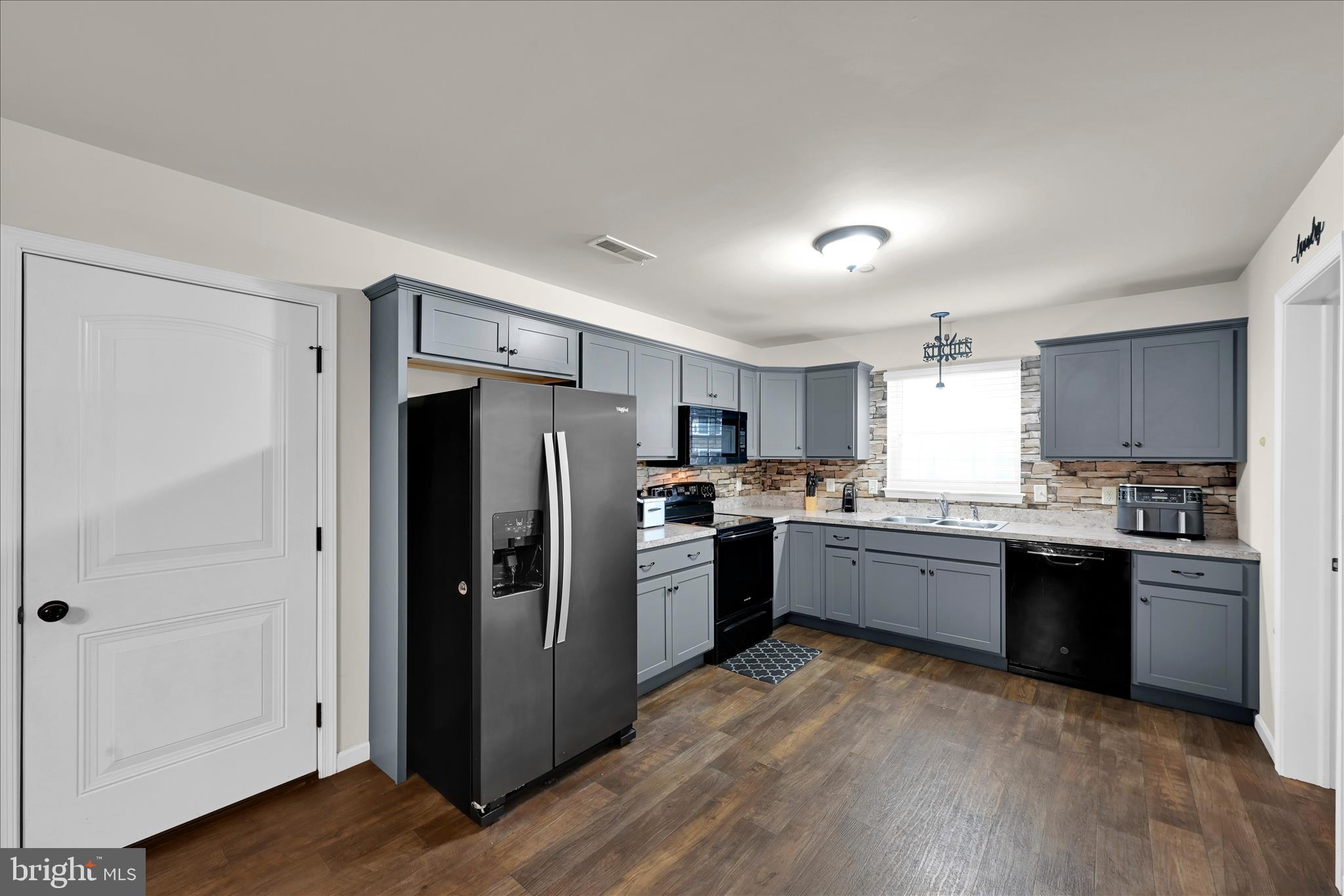 TRAIL SIDE - Residential