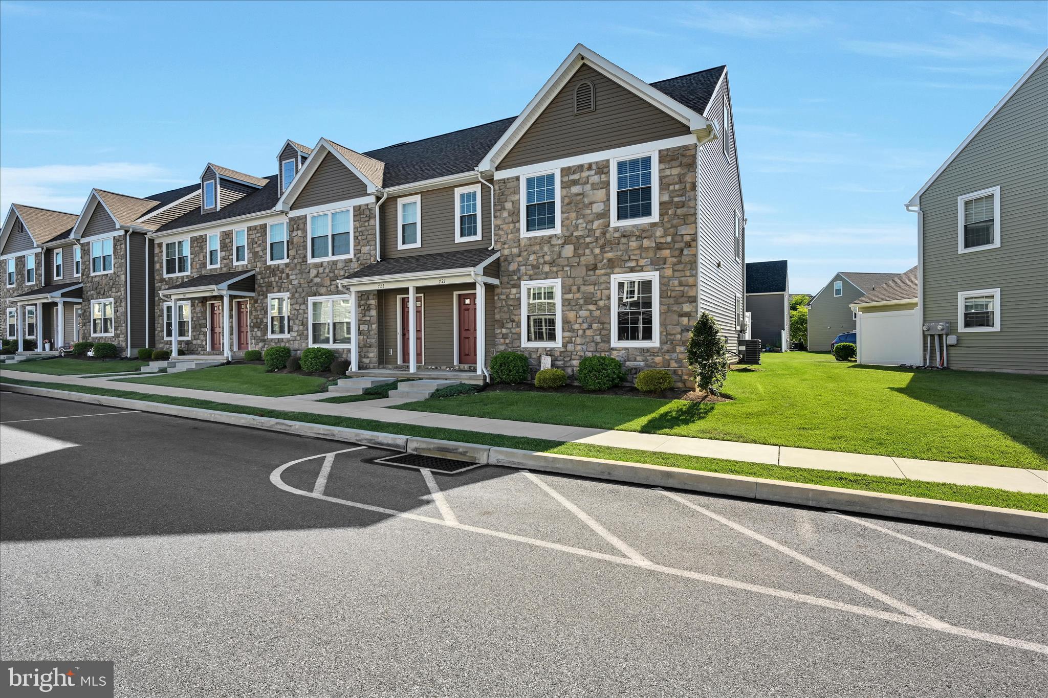 TRAIL SIDE - Residential
