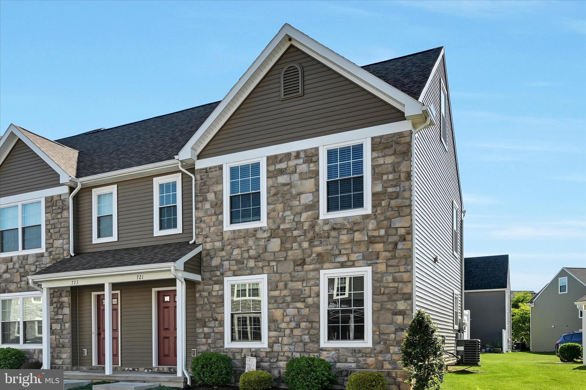 TRAIL SIDE - Residential