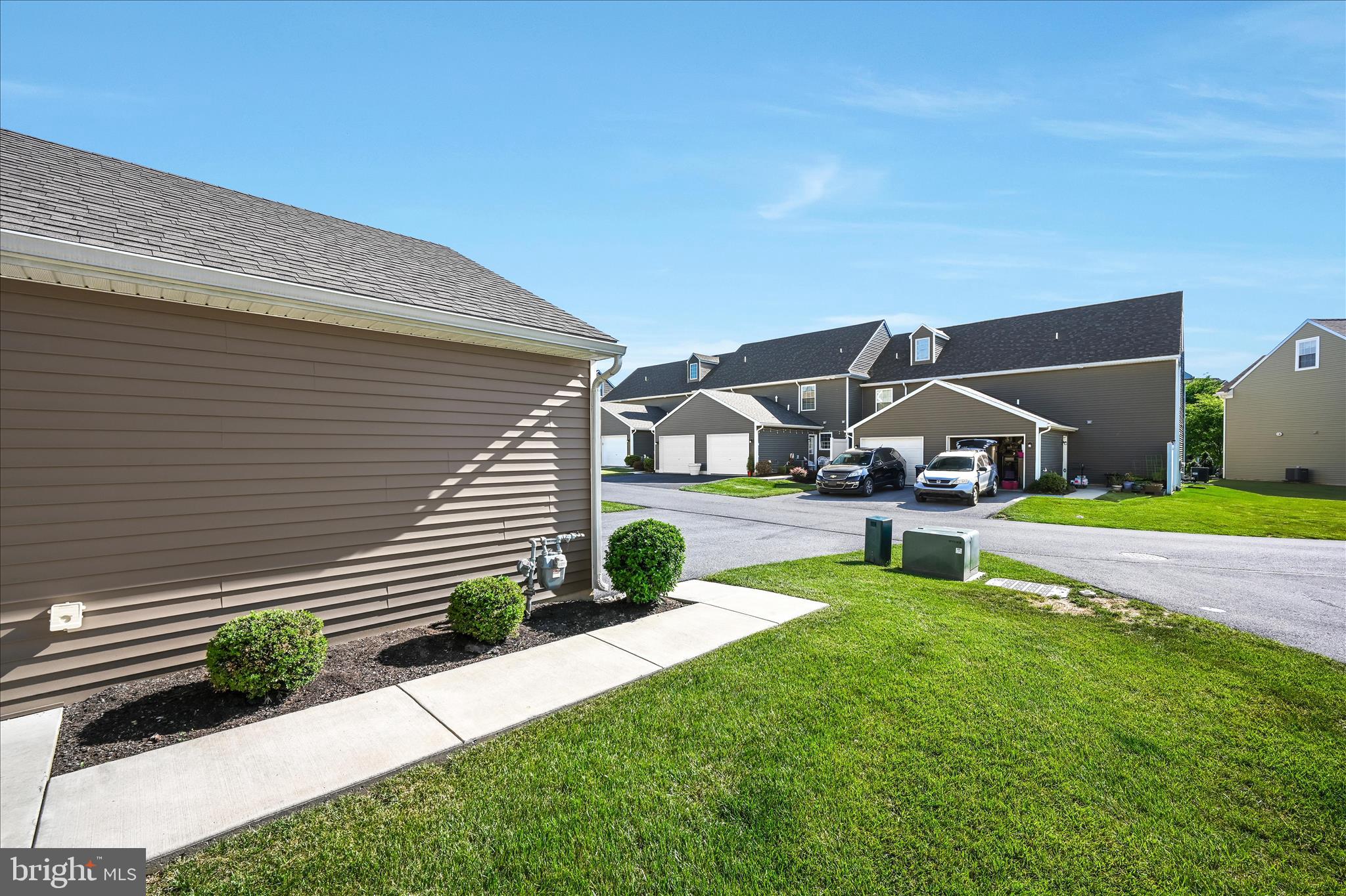 TRAIL SIDE - Residential
