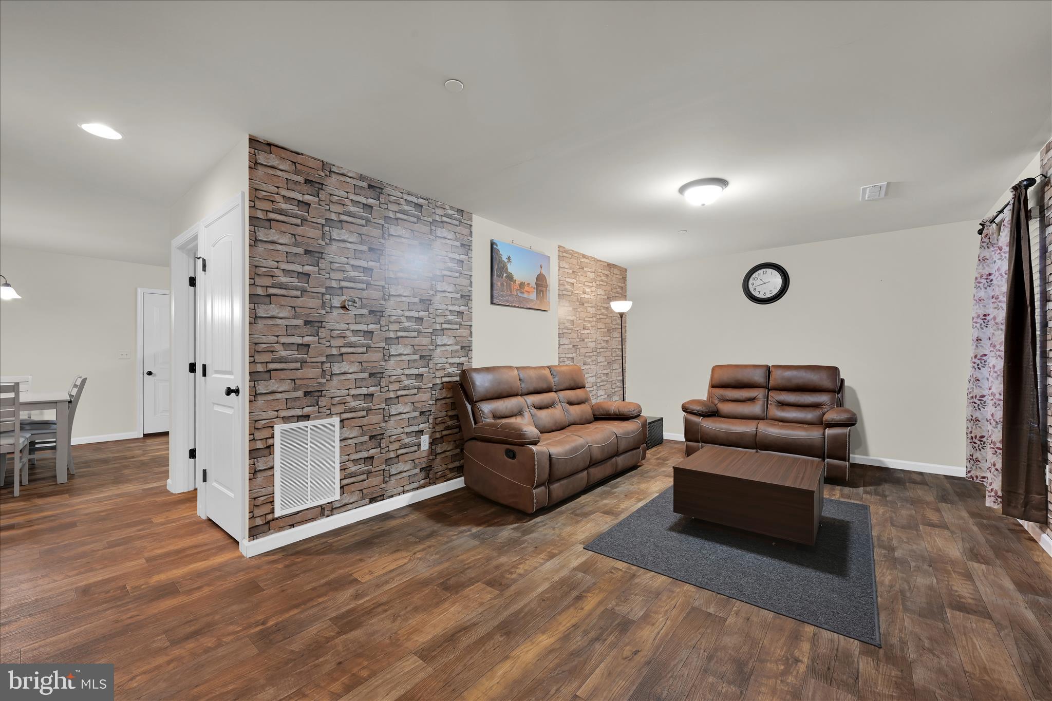 TRAIL SIDE - Residential