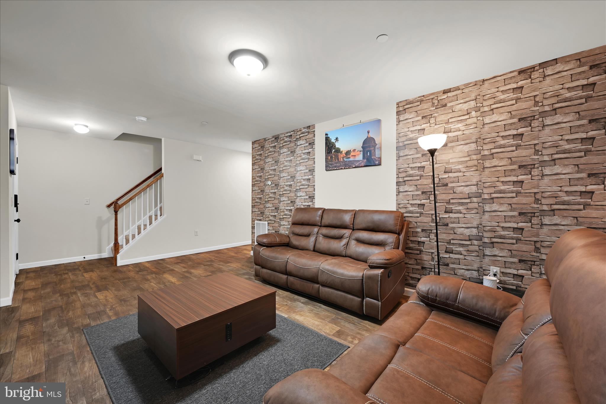 TRAIL SIDE - Residential