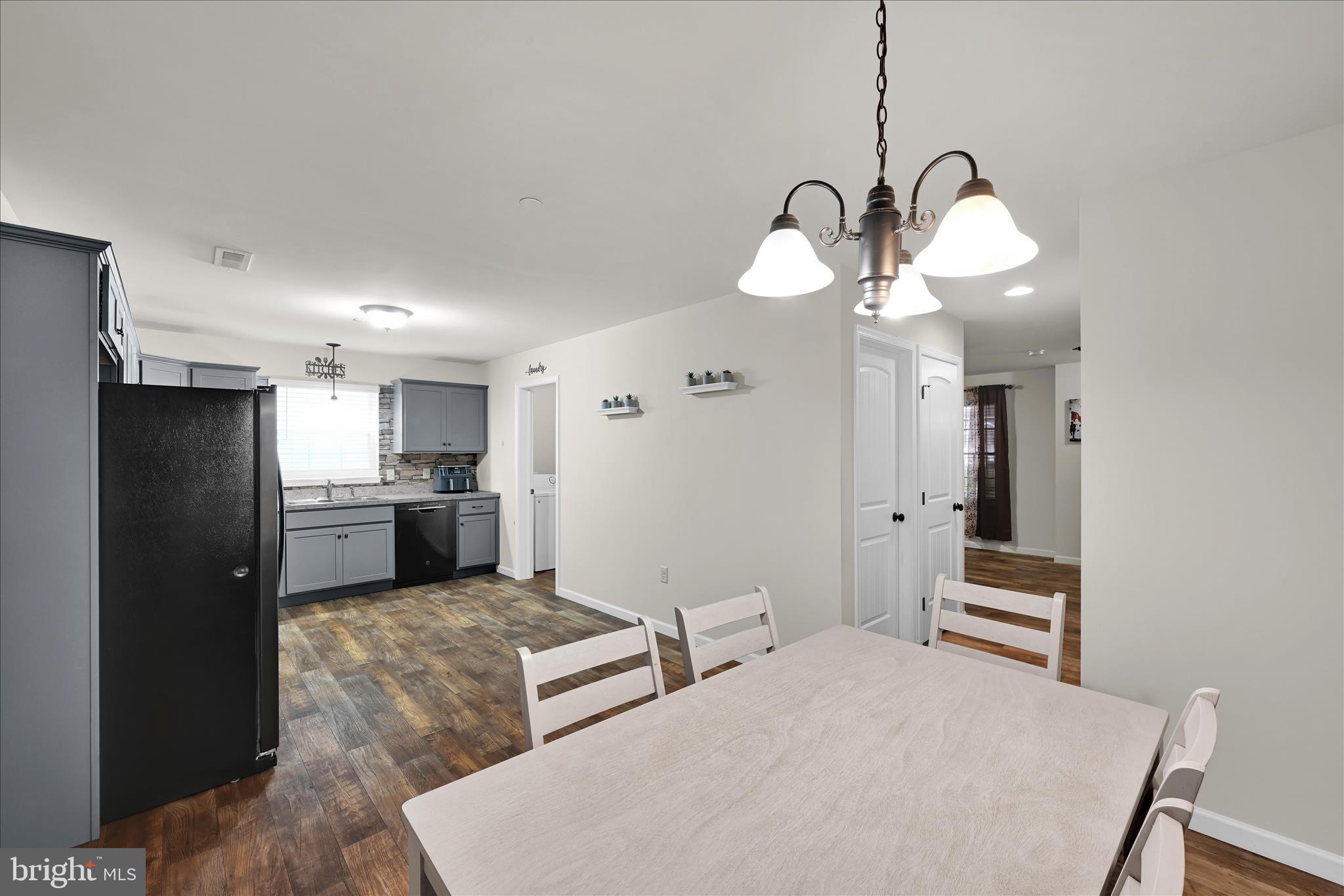 TRAIL SIDE - Residential