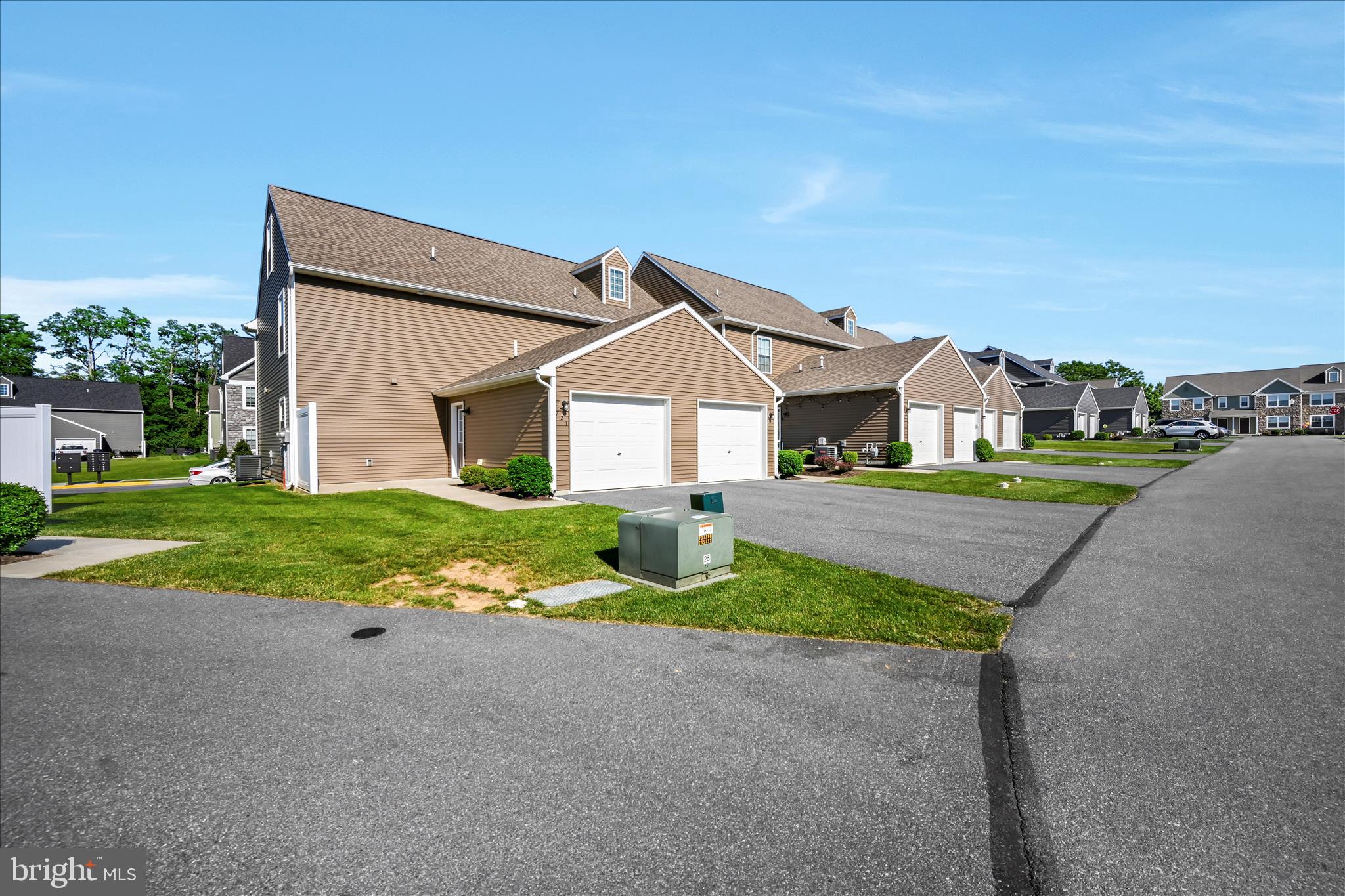 TRAIL SIDE - Residential