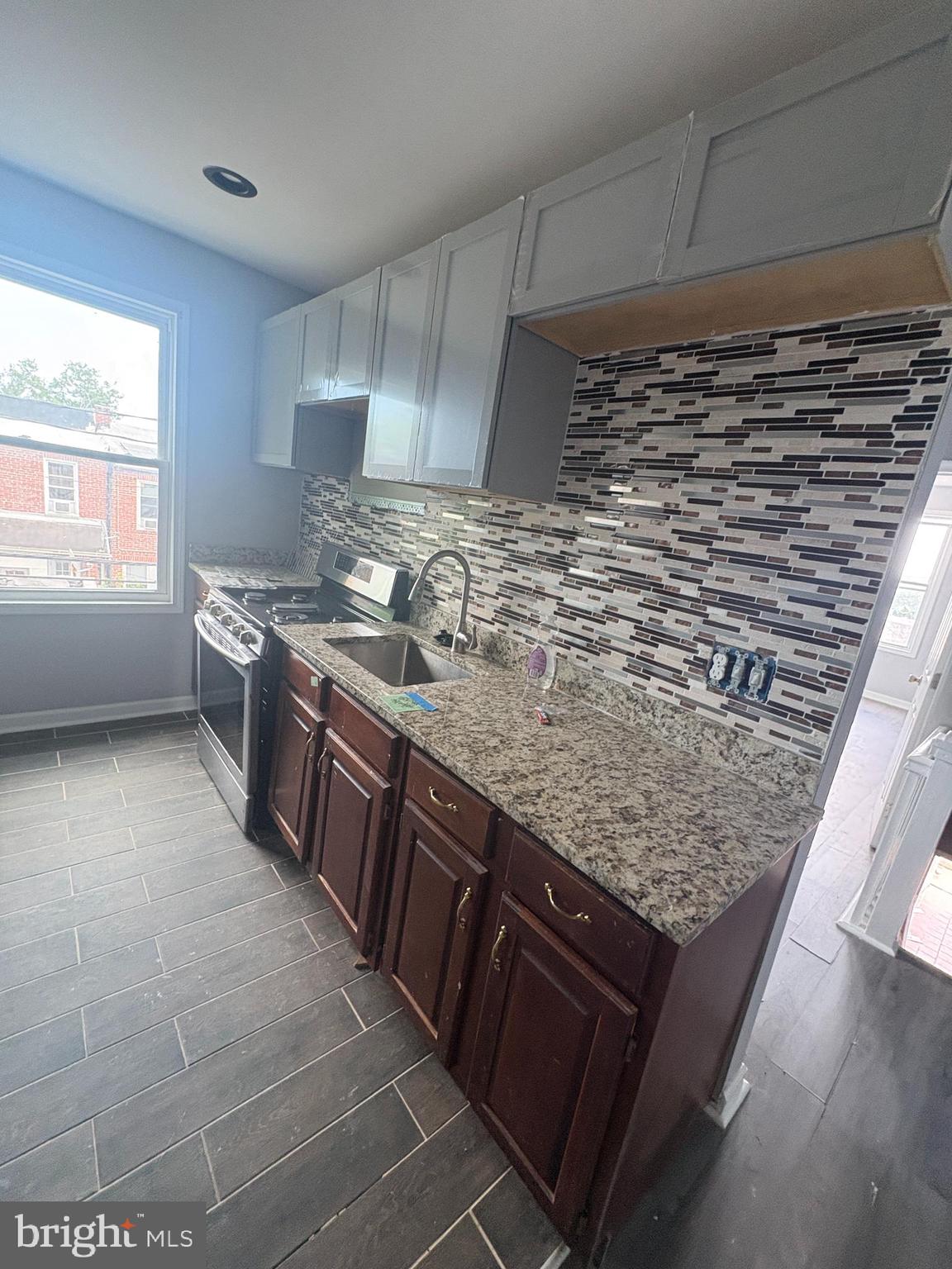 BROADWAY EAST - Residential