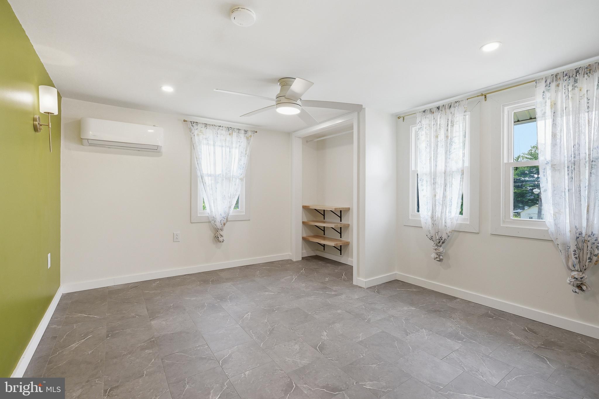 MIDDLETOWN - Residential