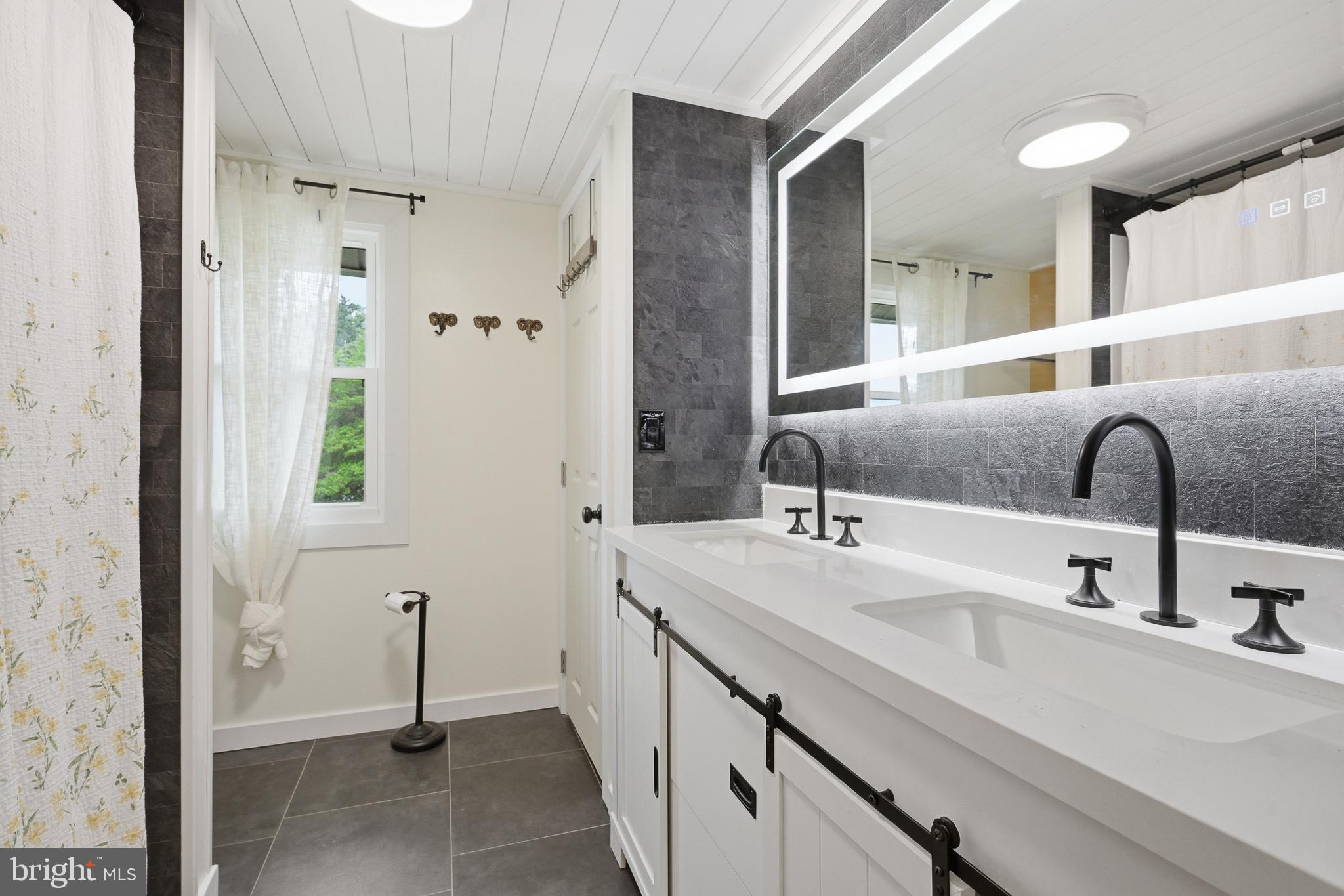 MIDDLETOWN - Residential