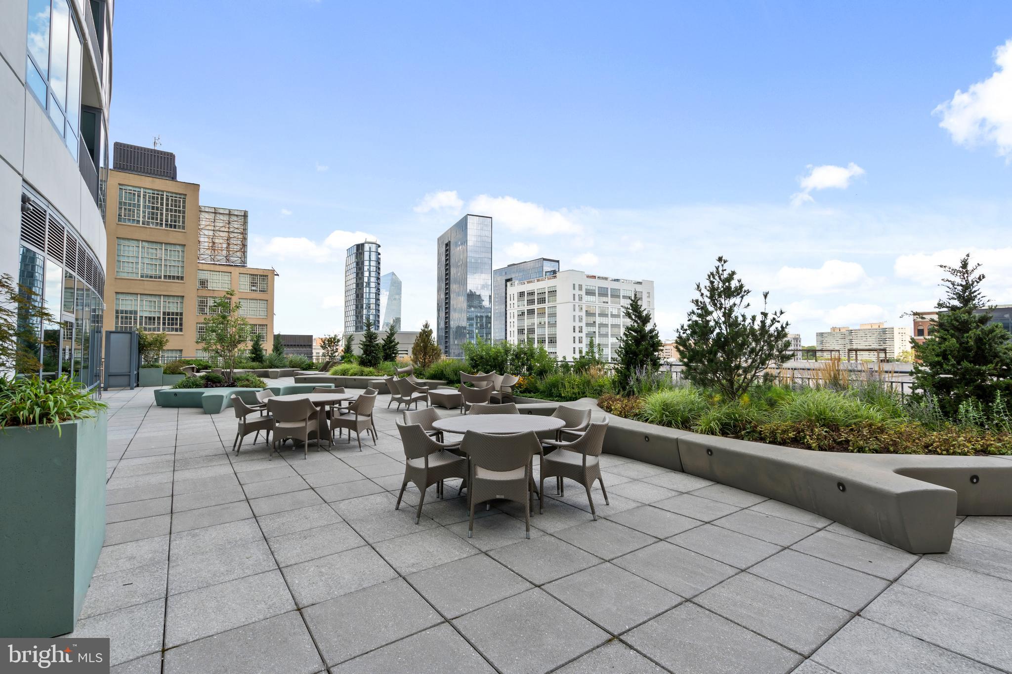 LOGAN SQUARE - Residential