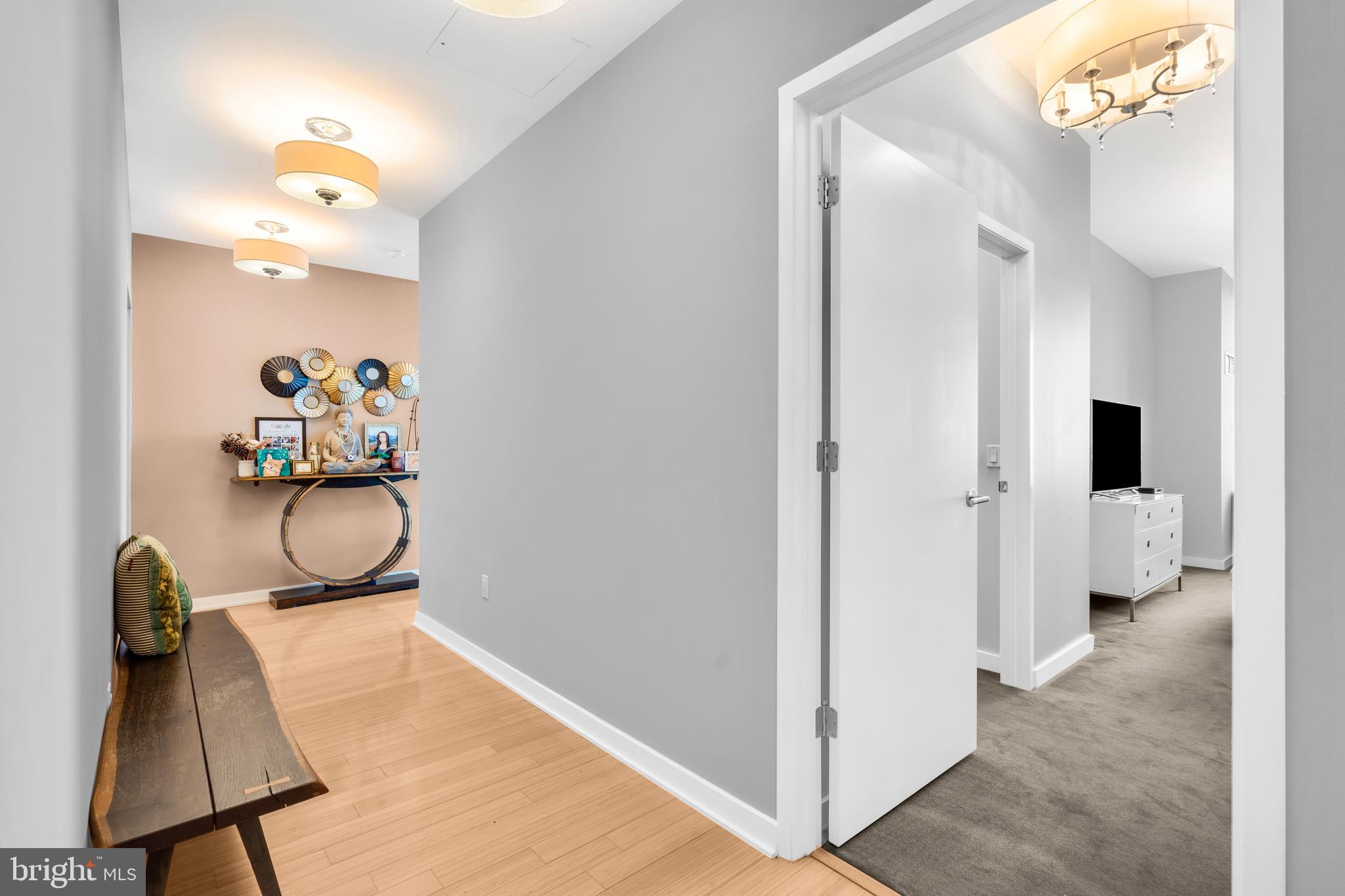 LOGAN SQUARE - Residential