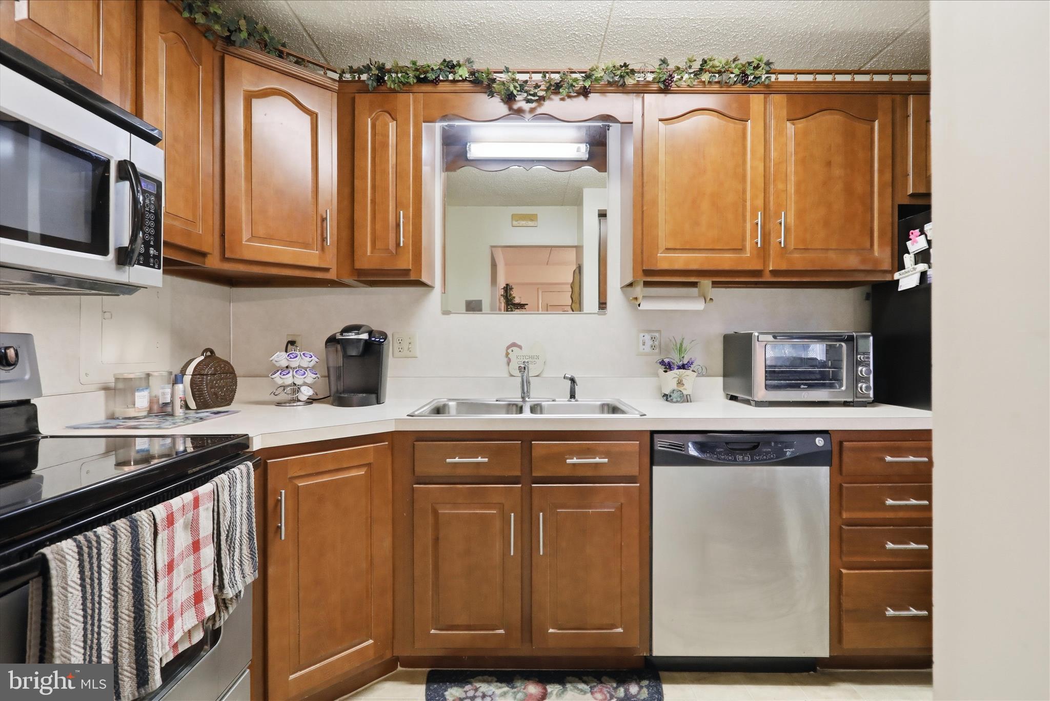 EDGEWOOD CONDOMMINIUMS - Residential