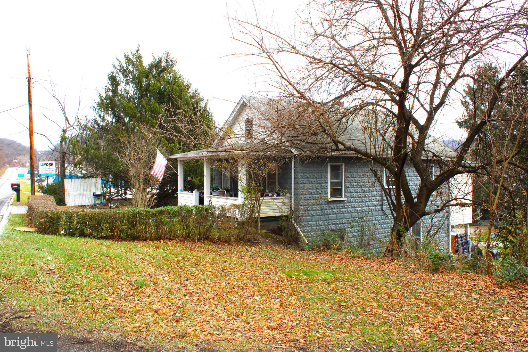 HERE IS SOMETHING YOU WILL NOT FIND OFTEN -  COMMERCIAL LOT APPROX 1.56 ACRES ZONED B2 - COMMERCIAL INCLUDES AN OLDER HOME CURRENTLY RENTED - RESTAURANT DEVELOPMENT - RETAIL - AUTO - SO MANY POTENTIAL USES - POSSIBLE USES ON FILE - 3 LOTS INCLUDED IN SALE  - AVERAGE TRAFFIC COUNT  DAILY APPROX 14,000 PLUS - IMAGINE THE POSSIBLILITES - DO NOT DISTURB TENANTS