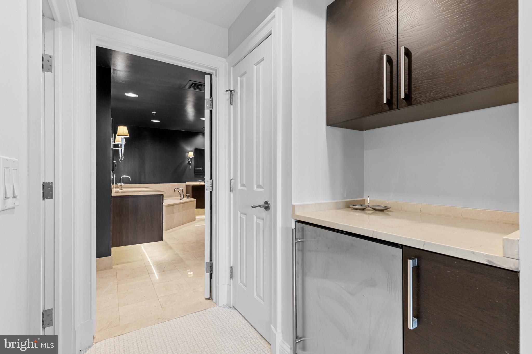 THE RITZ-CARLTON RESIDENCES - Residential