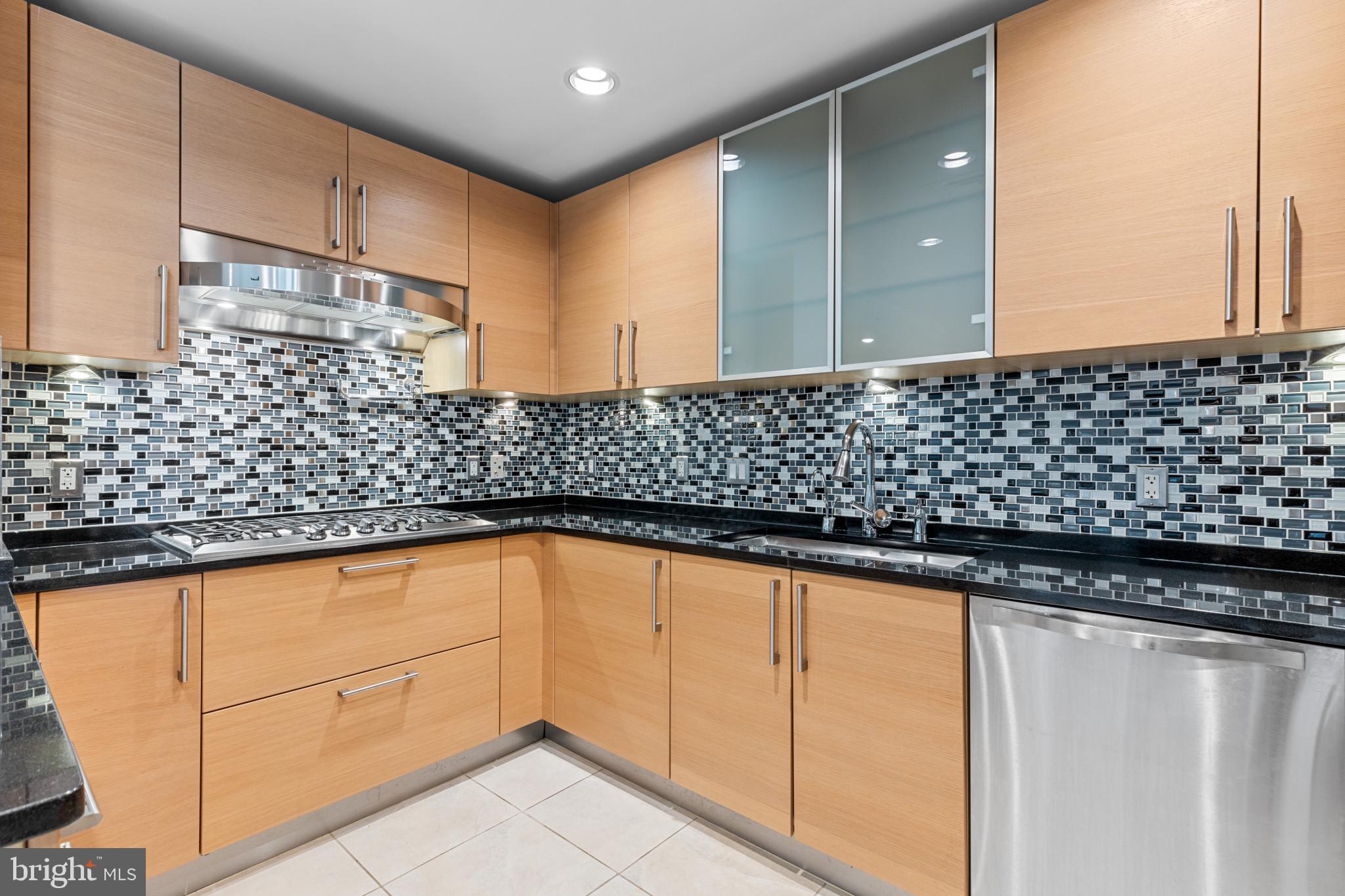 THE RITZ-CARLTON RESIDENCES - Residential