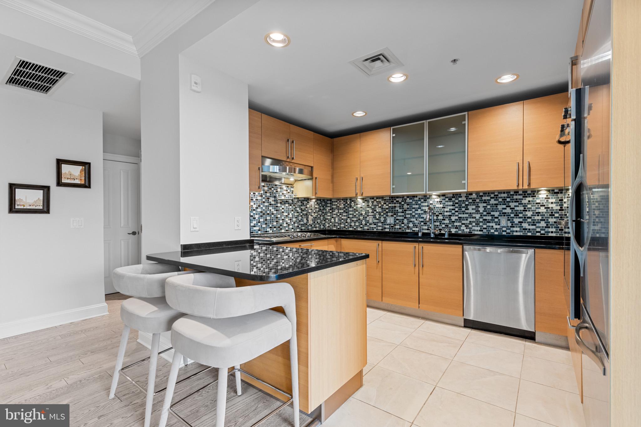 THE RITZ-CARLTON RESIDENCES - Residential