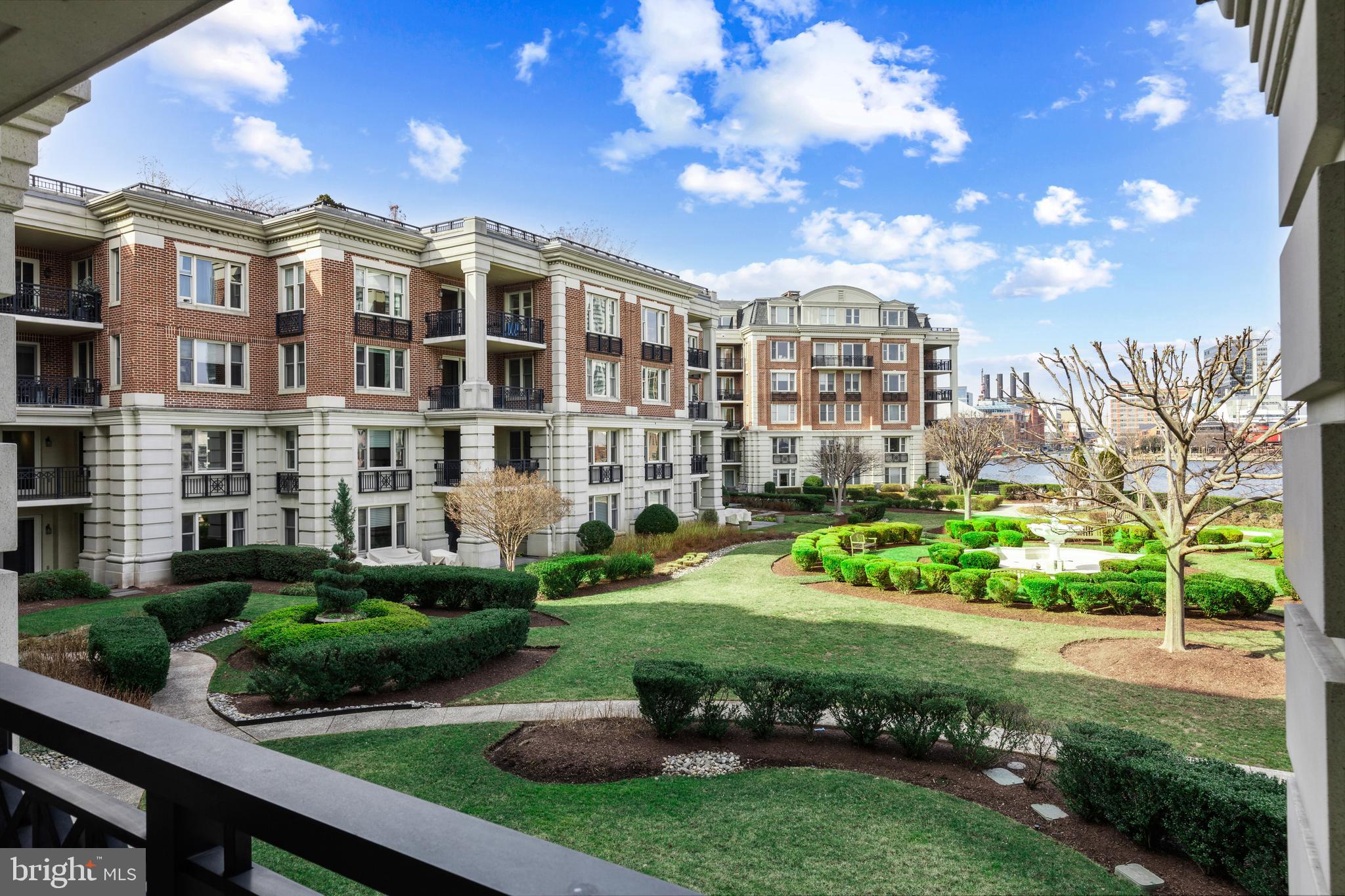 THE RITZ-CARLTON RESIDENCES - Residential