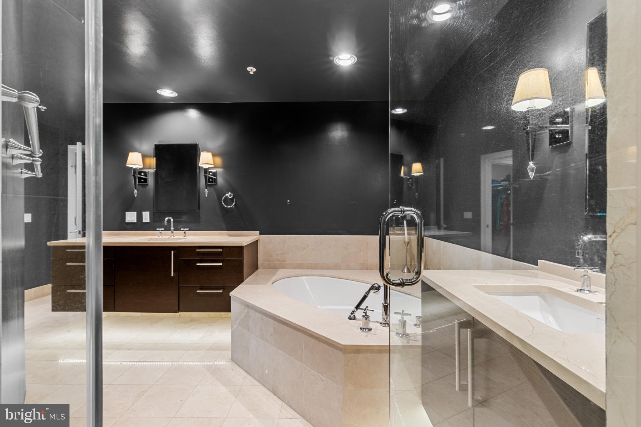 THE RITZ-CARLTON RESIDENCES - Residential
