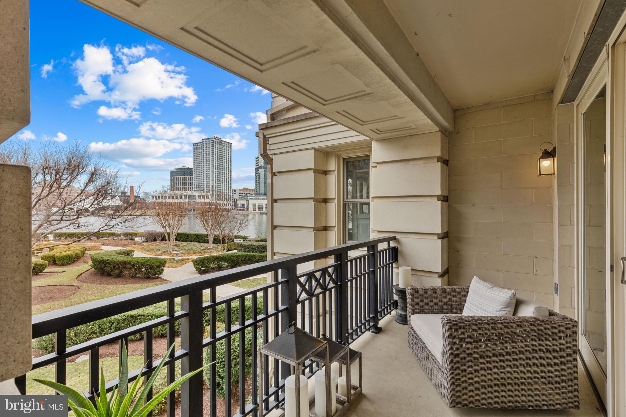 THE RITZ-CARLTON RESIDENCES - Residential