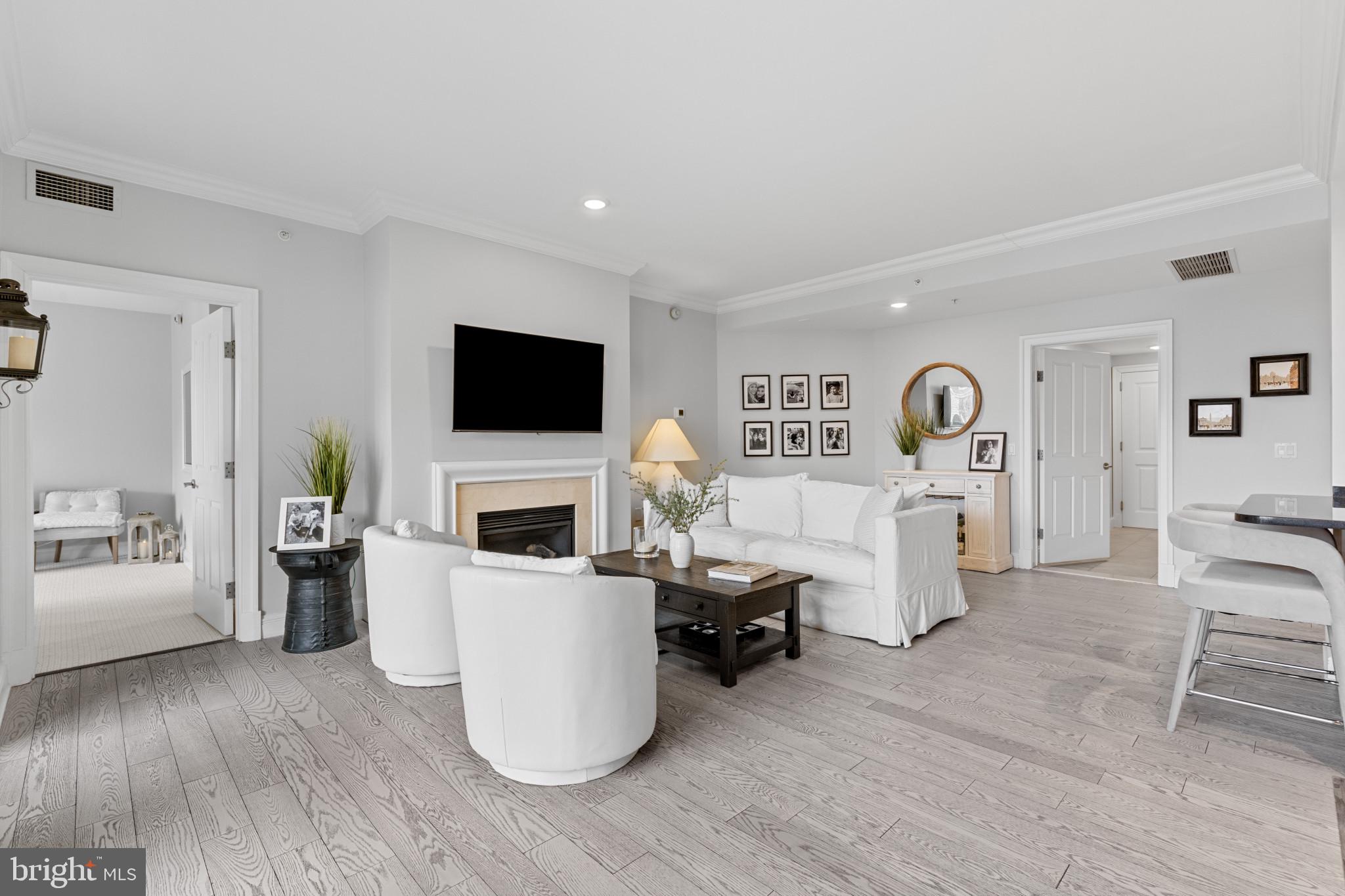 THE RITZ-CARLTON RESIDENCES - Residential