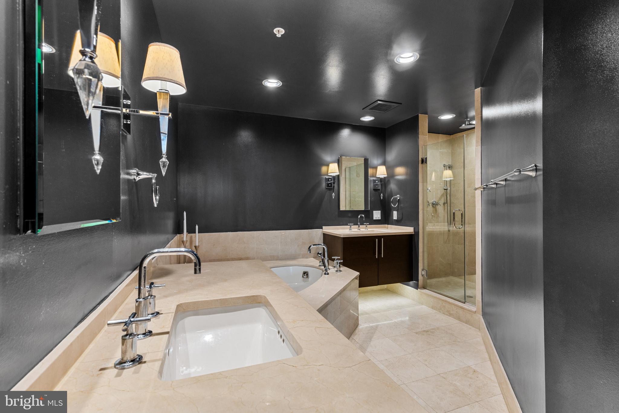 THE RITZ-CARLTON RESIDENCES - Residential