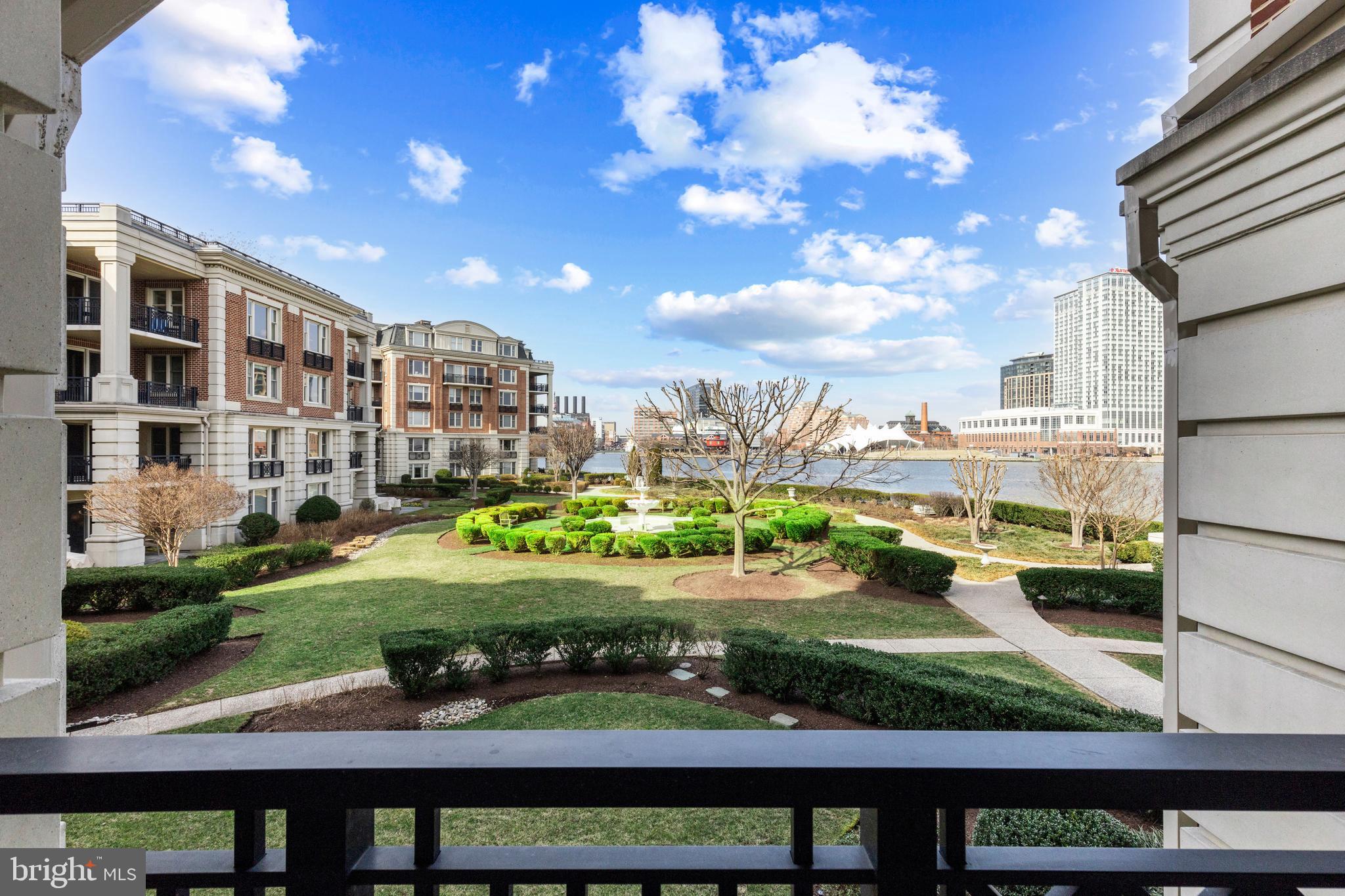 THE RITZ-CARLTON RESIDENCES - Residential
