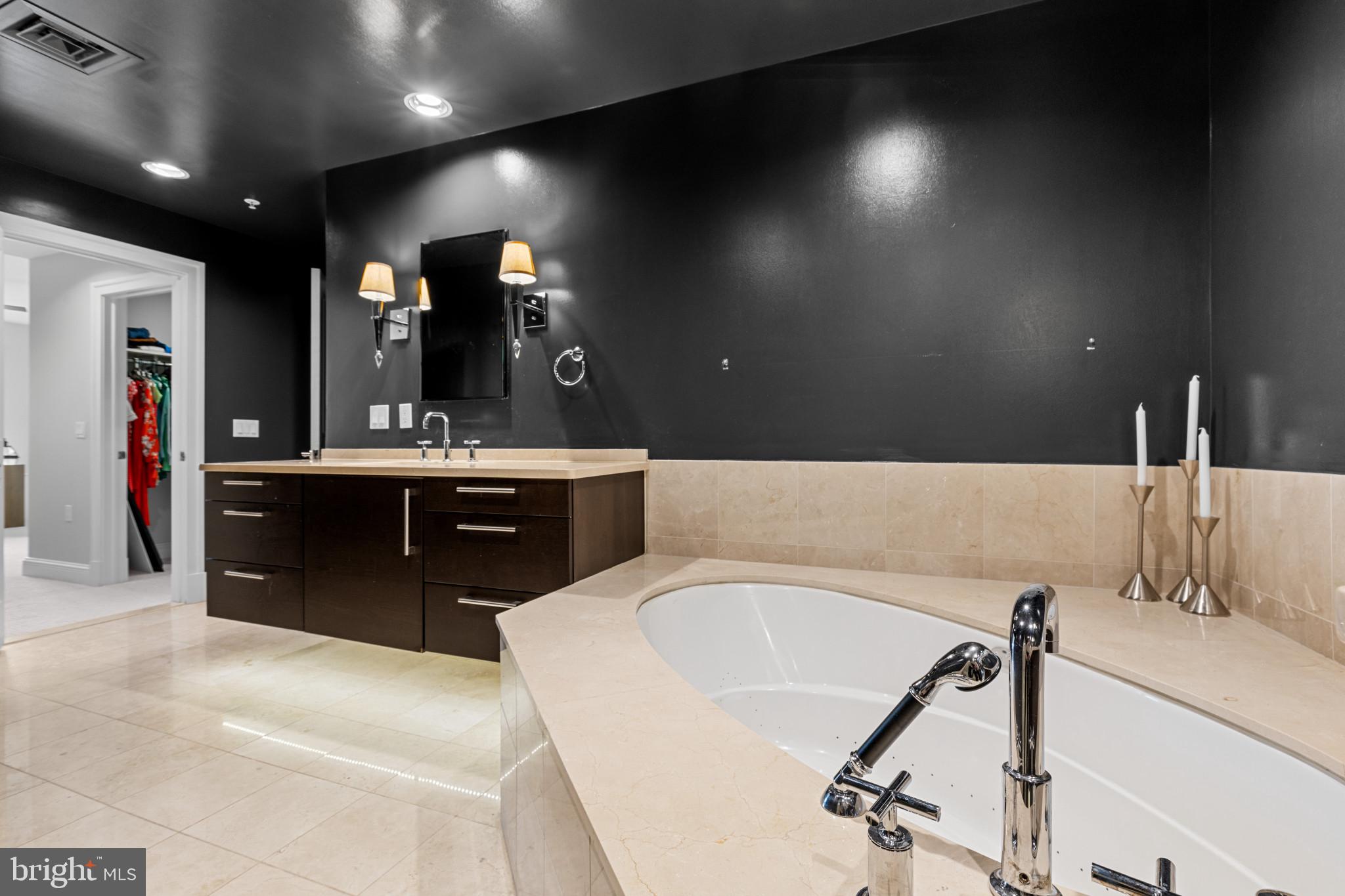 THE RITZ-CARLTON RESIDENCES - Residential