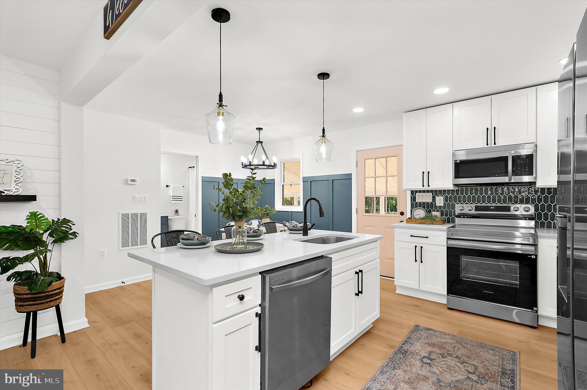 FERNDALE HEIGHTS - Residential