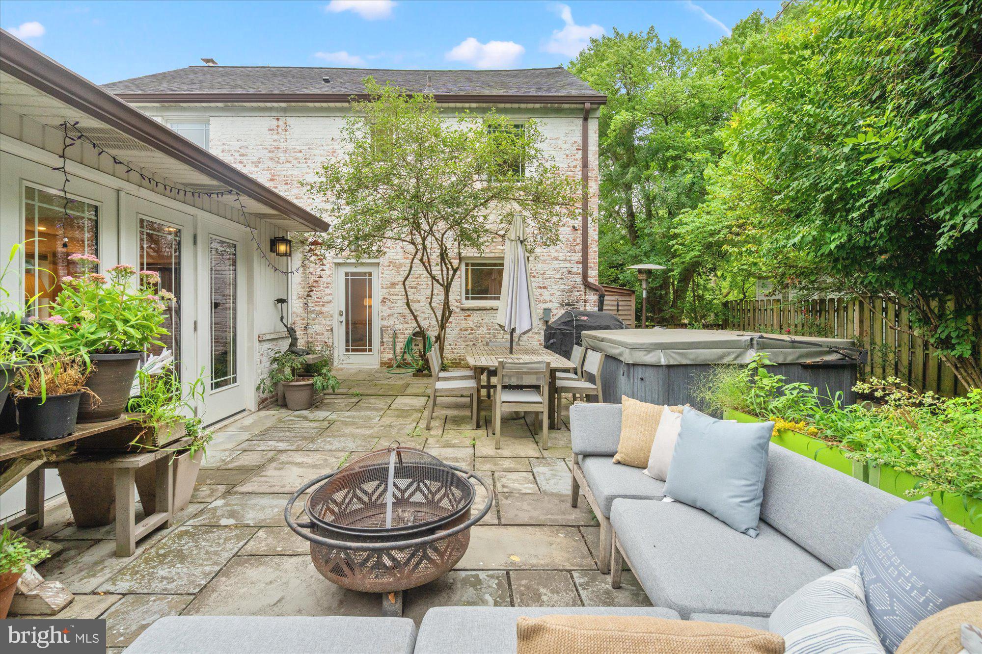 ROCK CREEK KNOLLS - Residential
