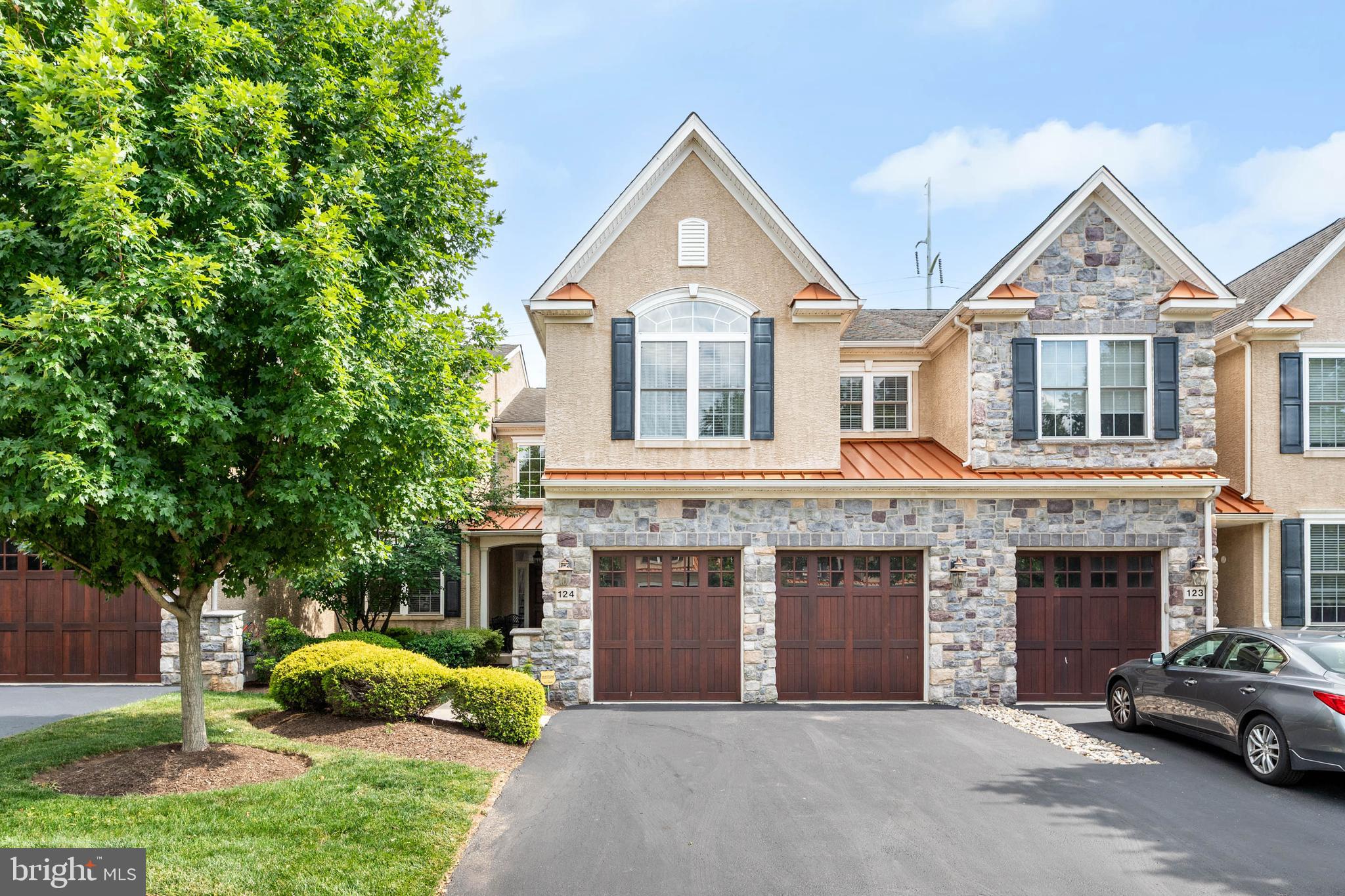 COLD POINT MANOR - Residential