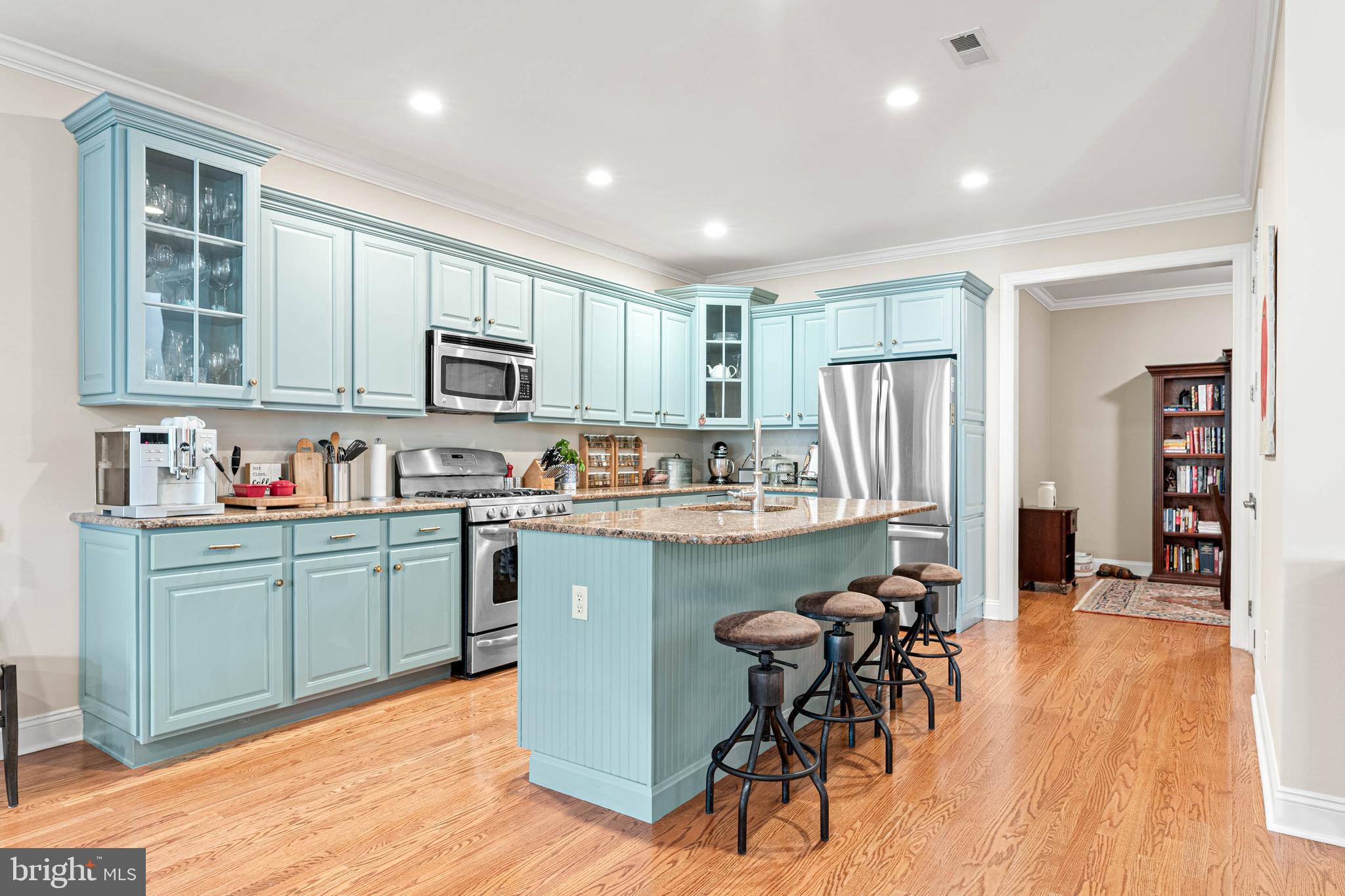 COLD POINT MANOR - Residential