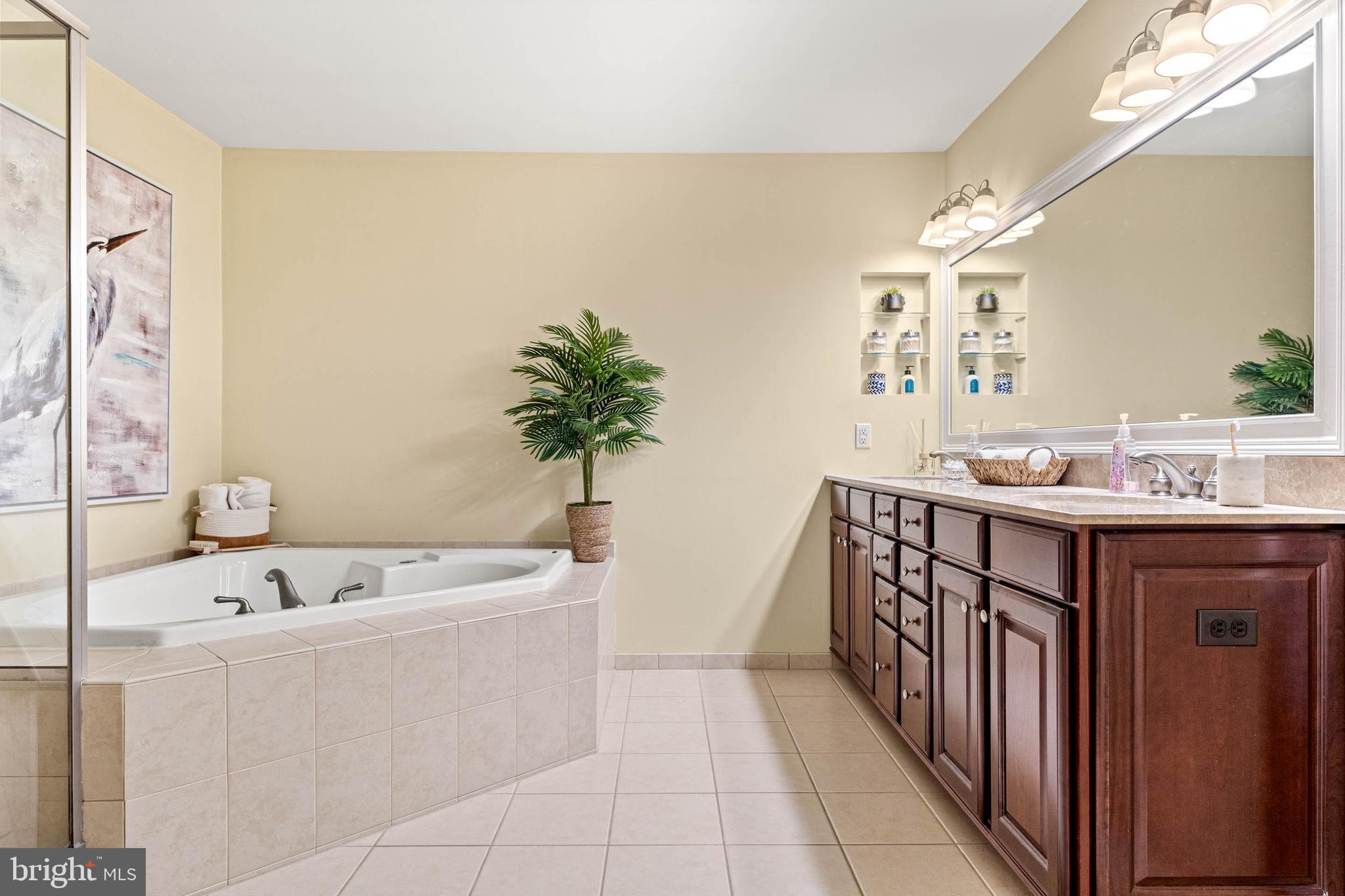 COLD POINT MANOR - Residential
