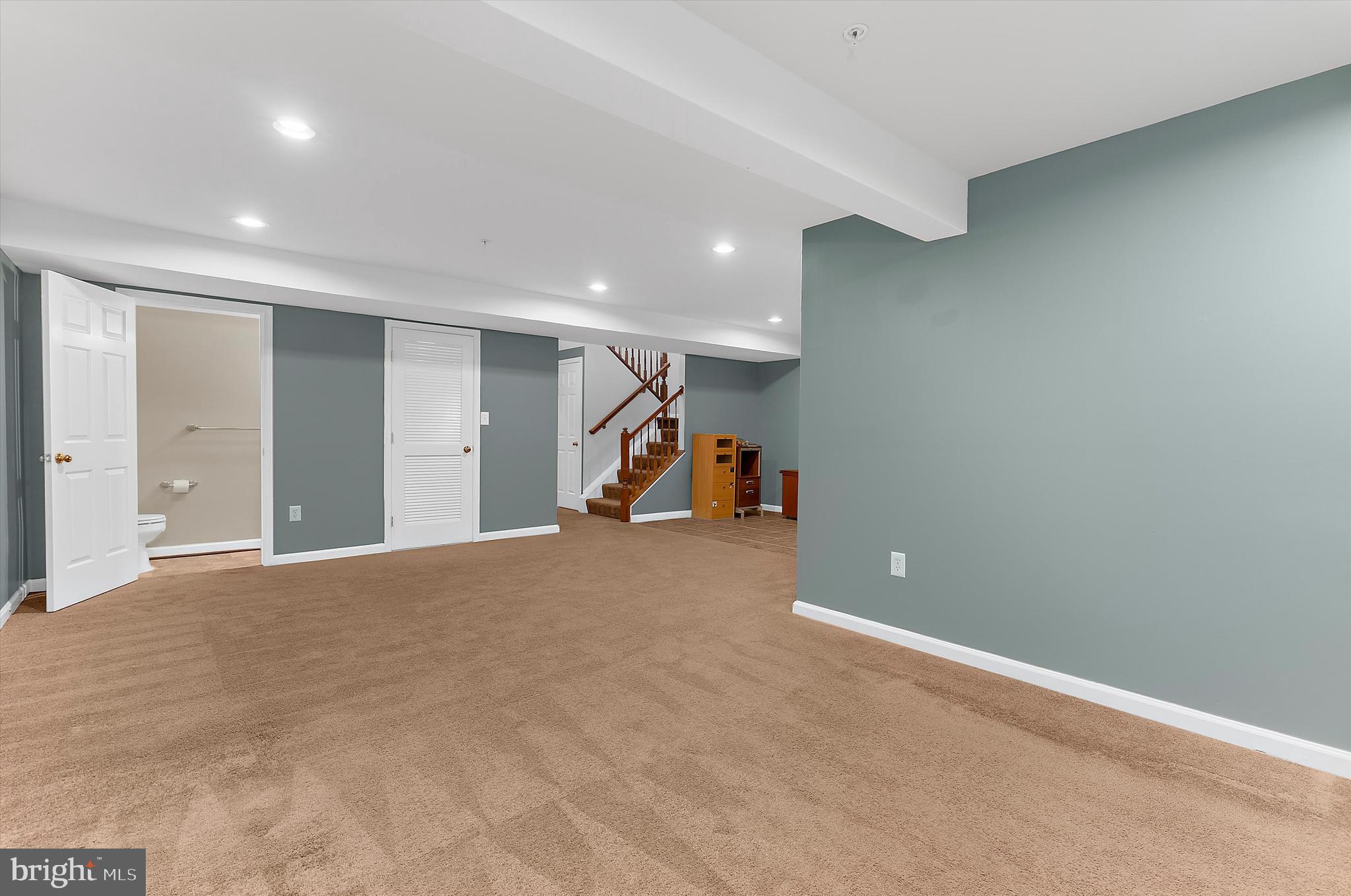 SEVEN OAKS - Residential