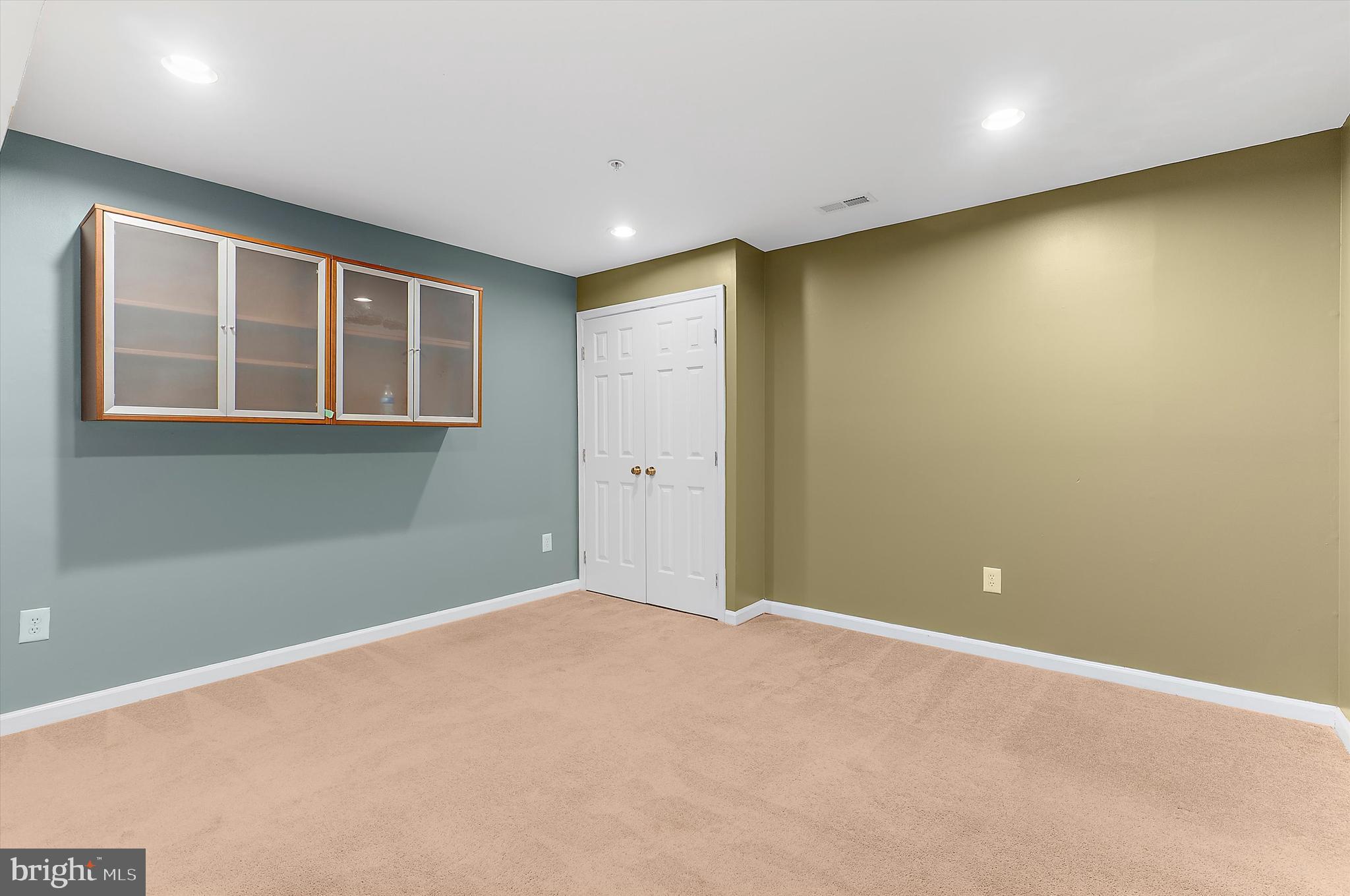 SEVEN OAKS - Residential