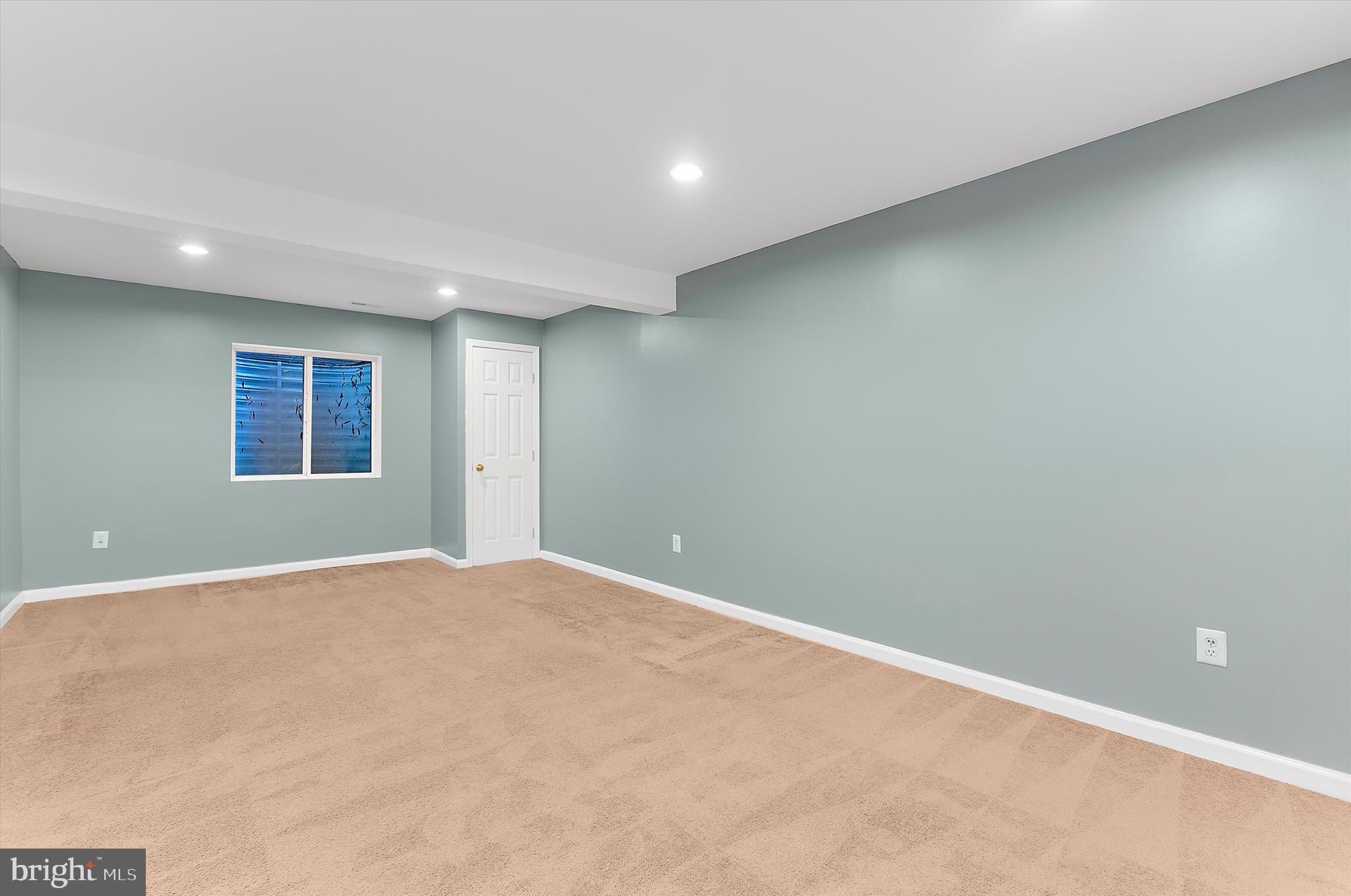 SEVEN OAKS - Residential
