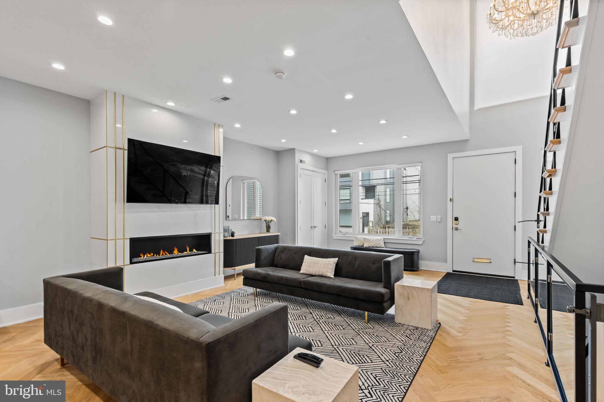 FAIRMOUNT - Residential