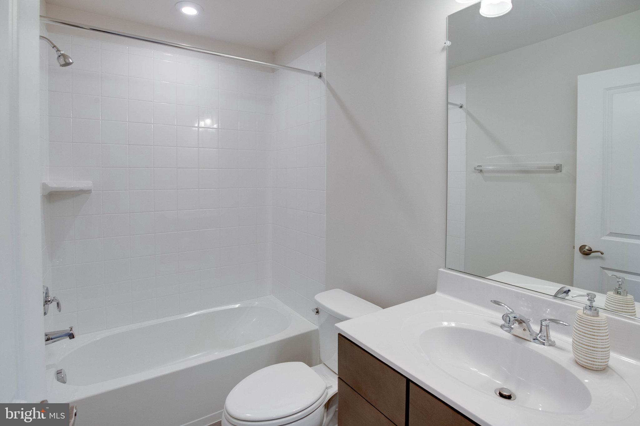 POTOMAC SHORES - Residential Lease