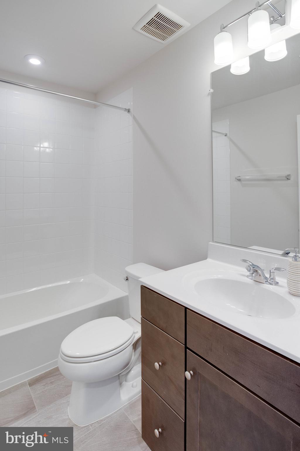 POTOMAC SHORES - Residential Lease
