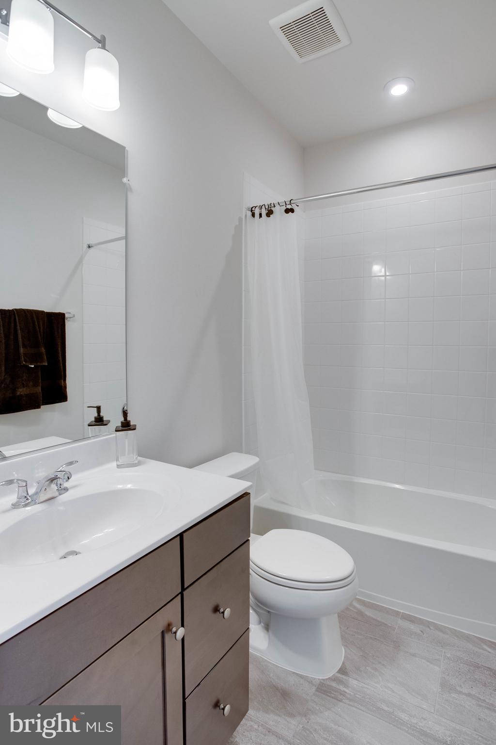 POTOMAC SHORES - Residential Lease