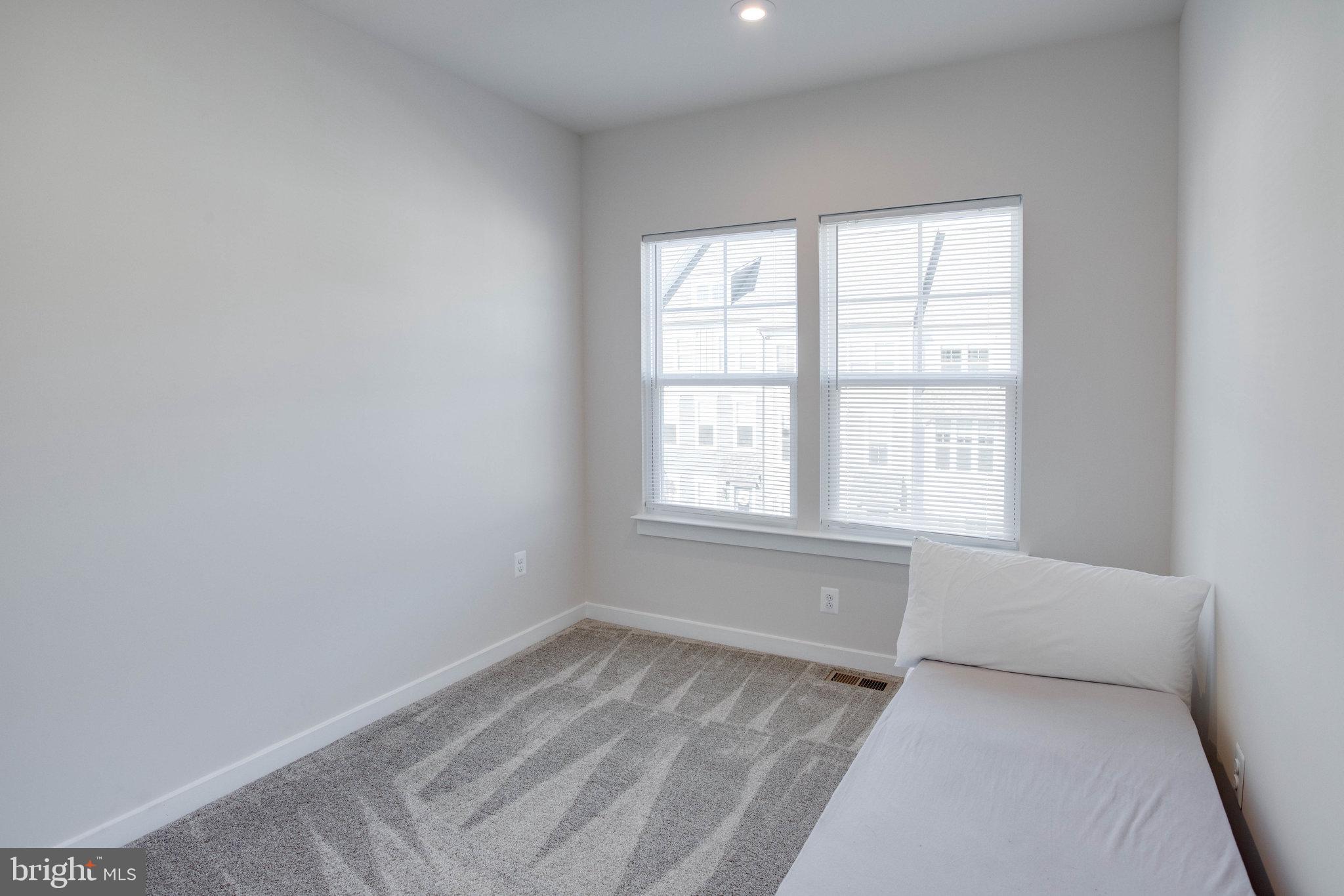 POTOMAC SHORES - Residential Lease