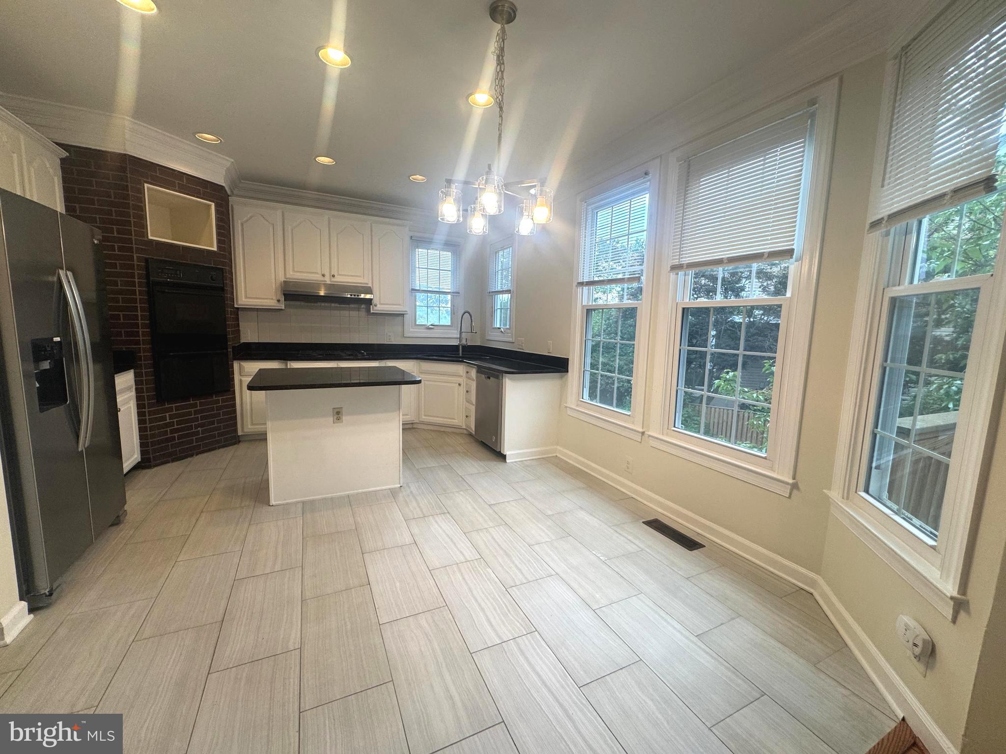 MISSION HILLS - Residential