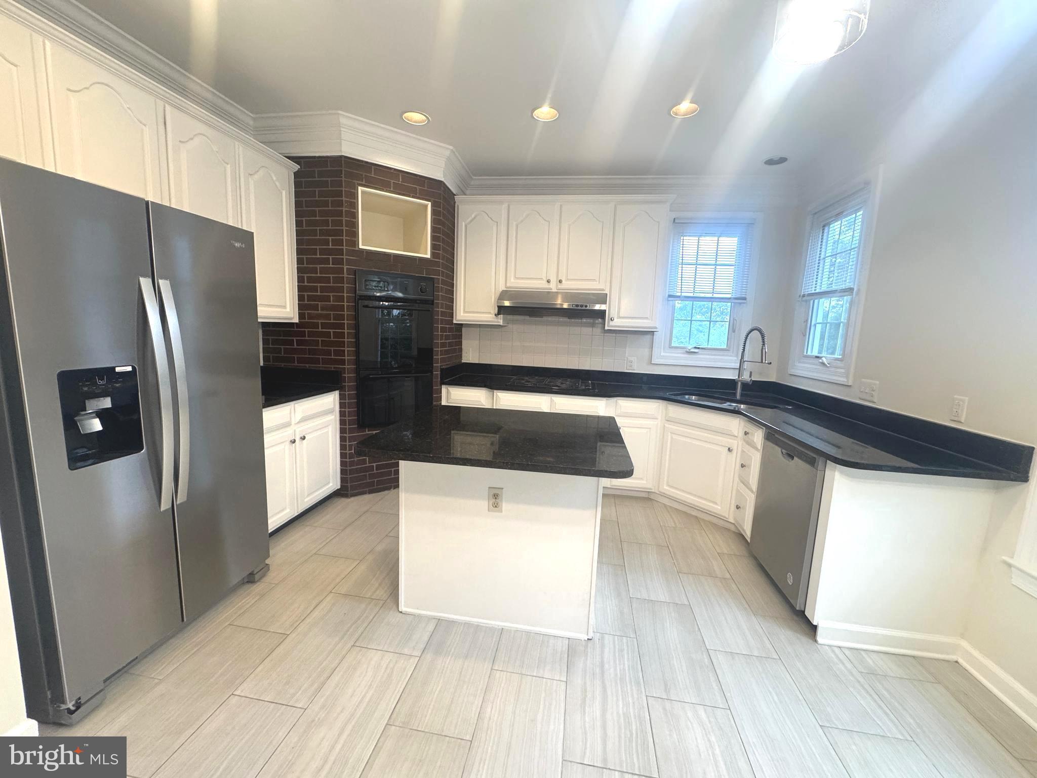 MISSION HILLS - Residential