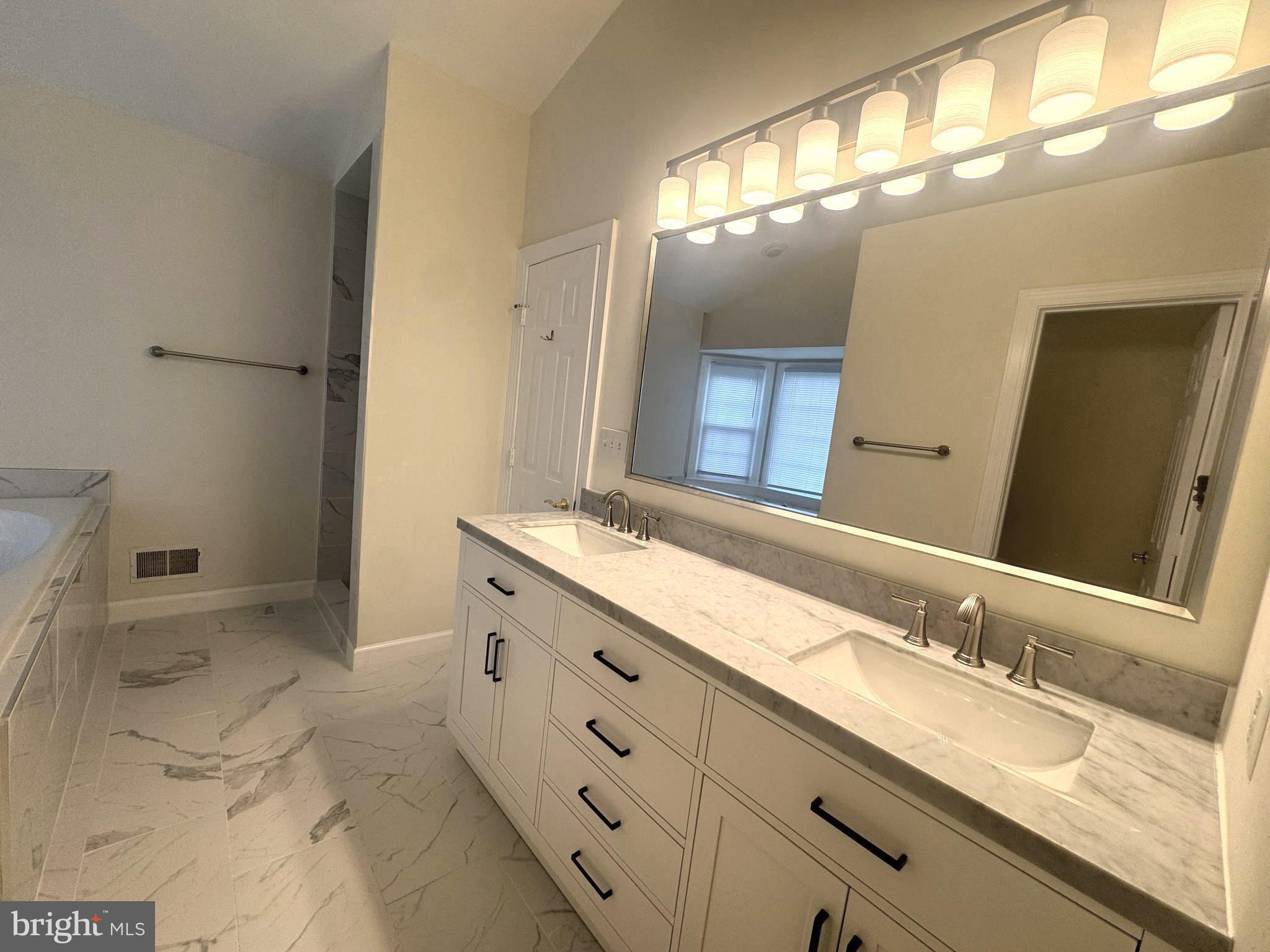MISSION HILLS - Residential