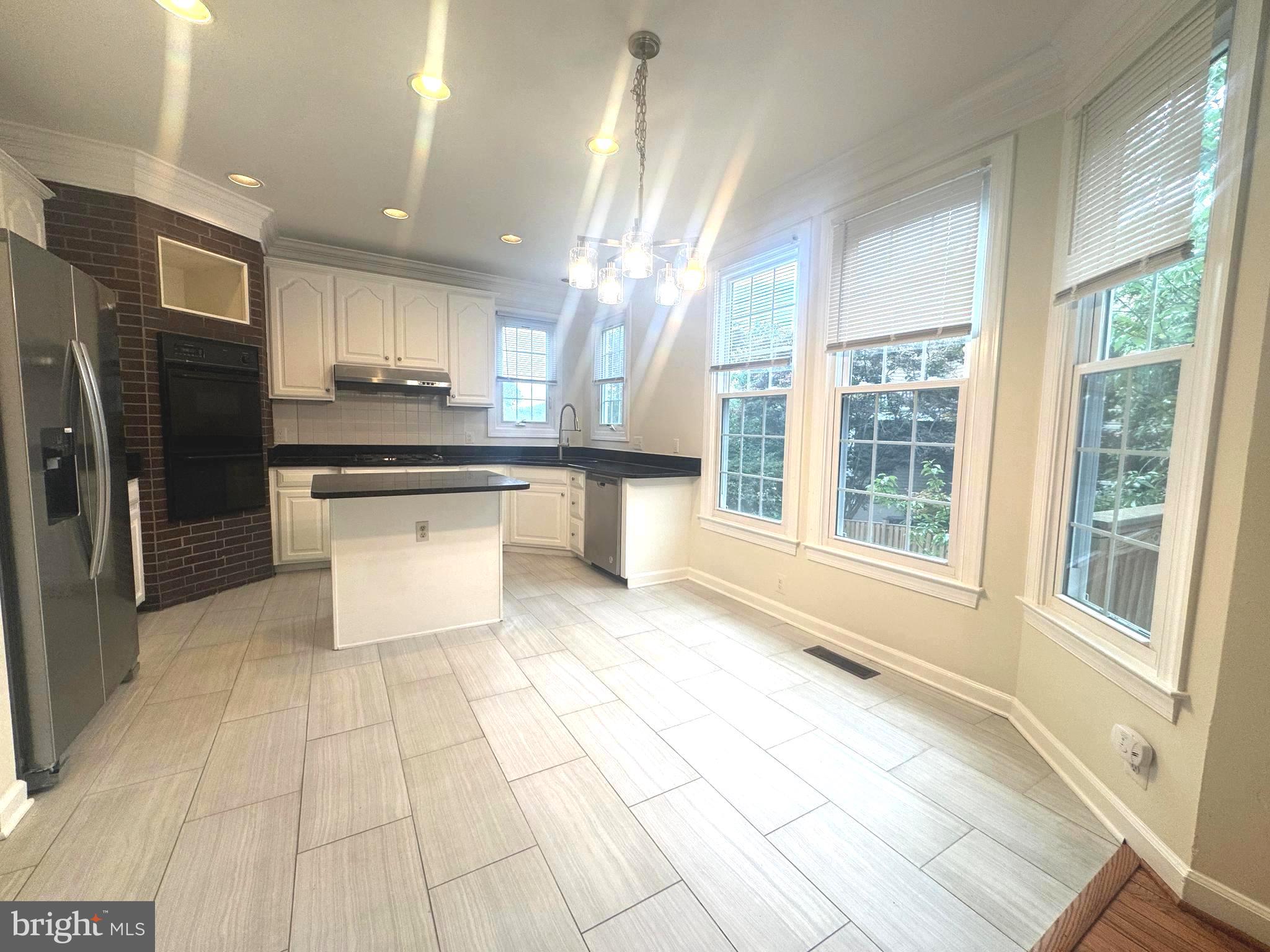 MISSION HILLS - Residential