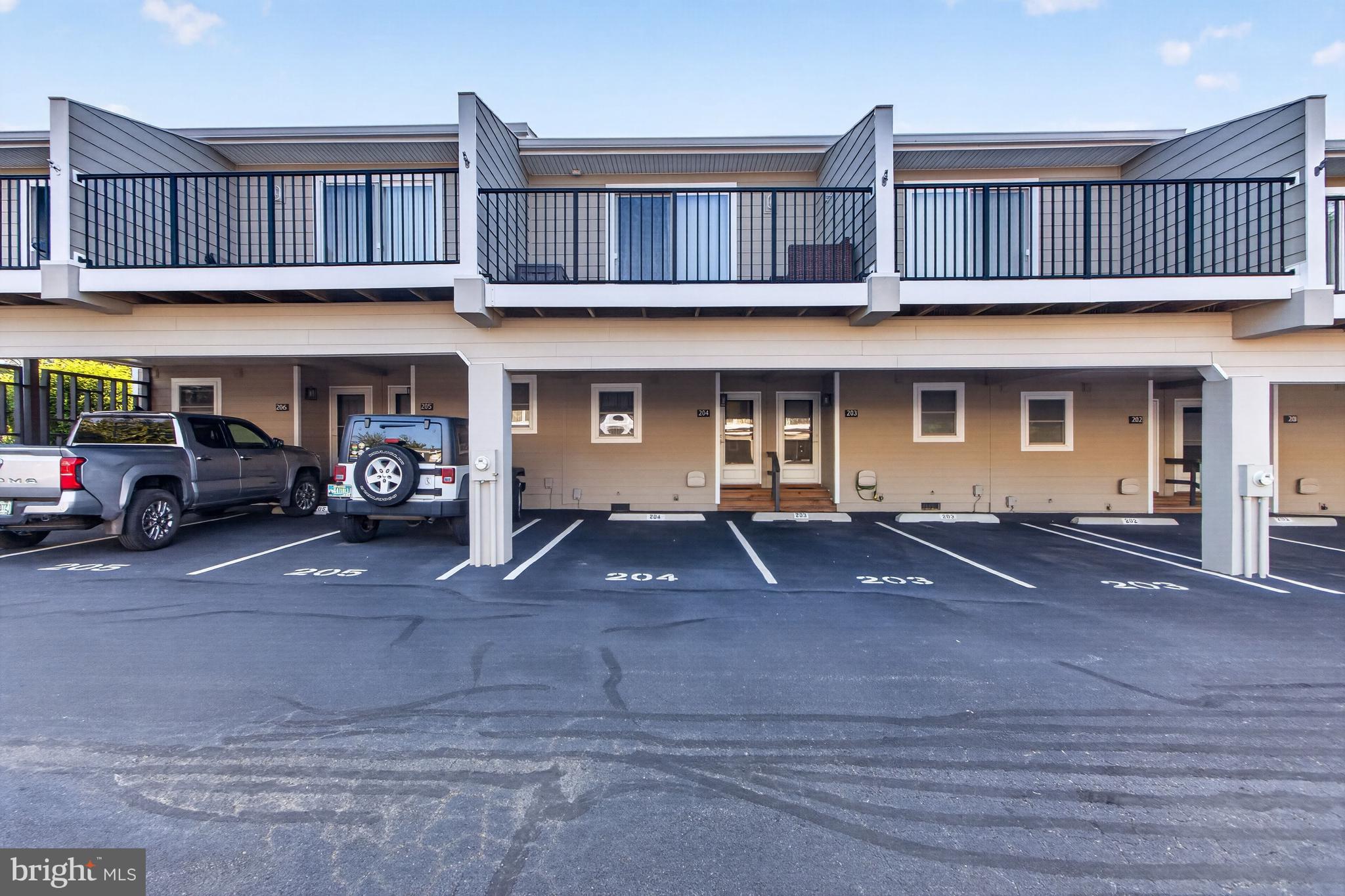 COUNTRY CLUB ESTATES - Residential