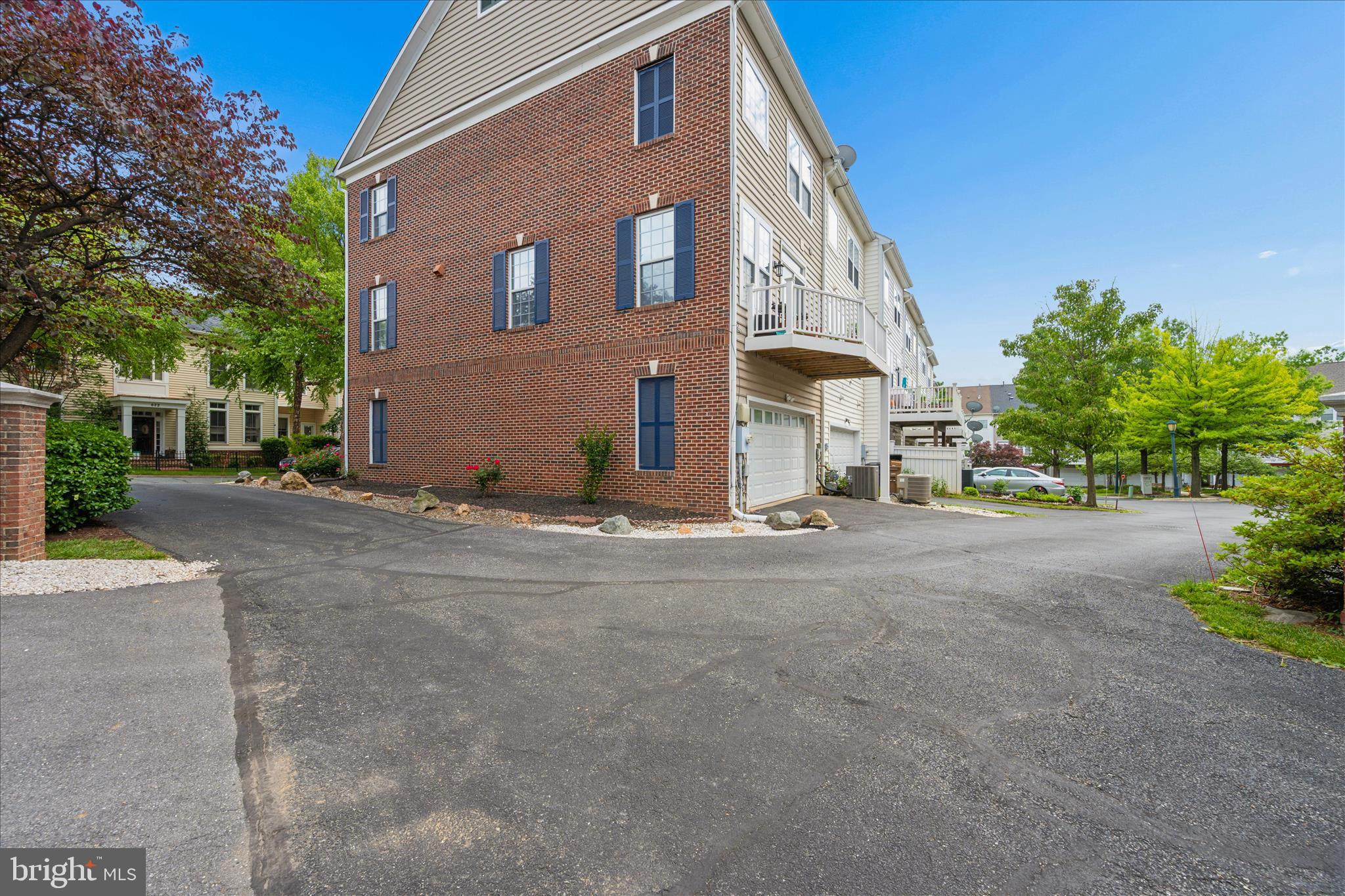 KING FARM WATKINS POND - Residential