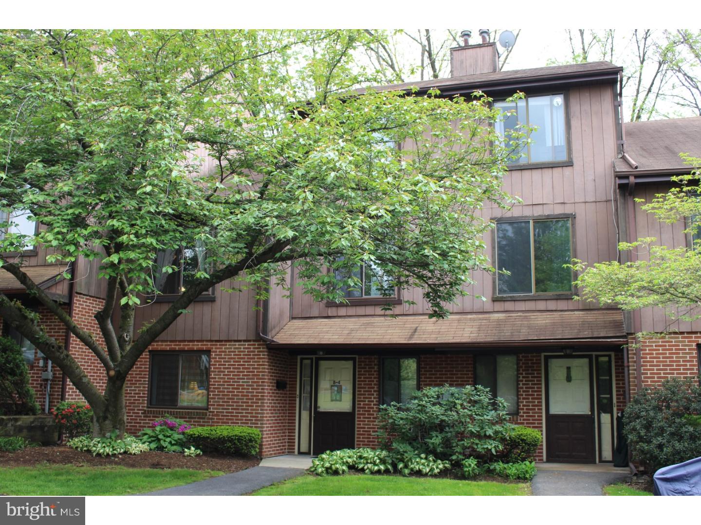 PRICE REDUCED! Move right in to this updated 3 story townhouse with new beautiful hardwood floors, upgraded kitchen with new stainless steel appliances, 2-story living room with vaulted ceilings, newer heating system and hot water heater, and a great patio for entertaining. Lots of house for the price with tons of storage!