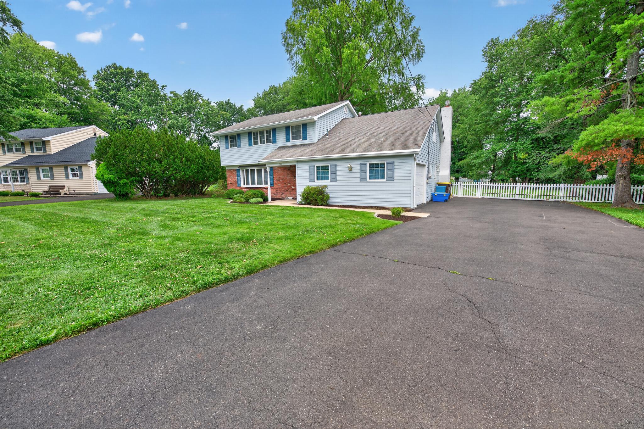 MEETINGHOUSE VIL - Residential