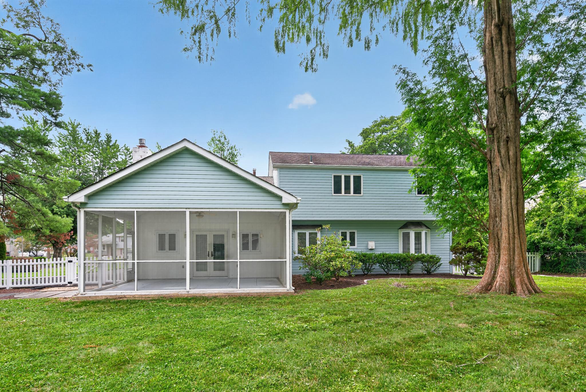 MEETINGHOUSE VIL - Residential