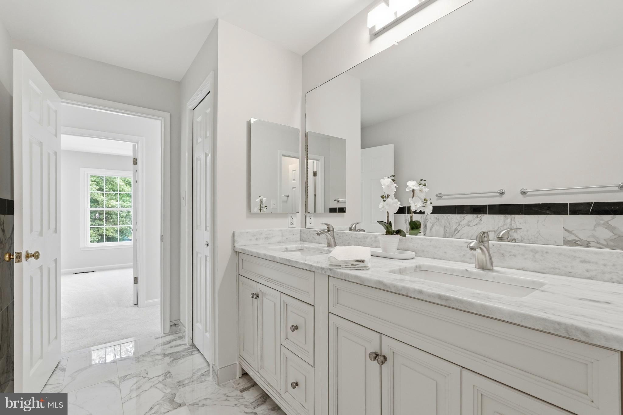 ASHBURN VILLAGE - Residential