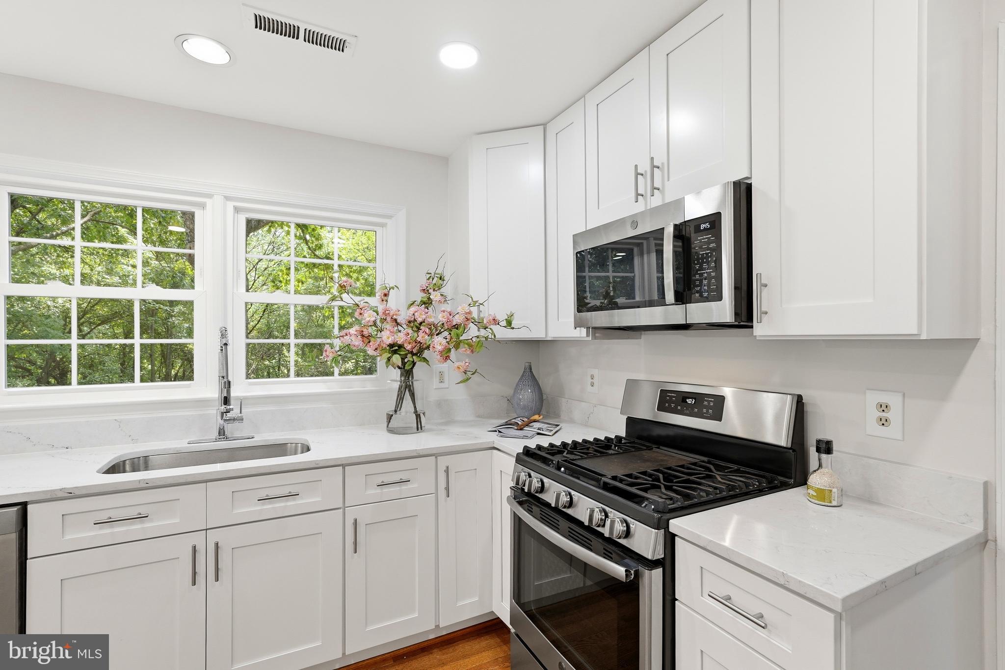 ASHBURN VILLAGE - Residential