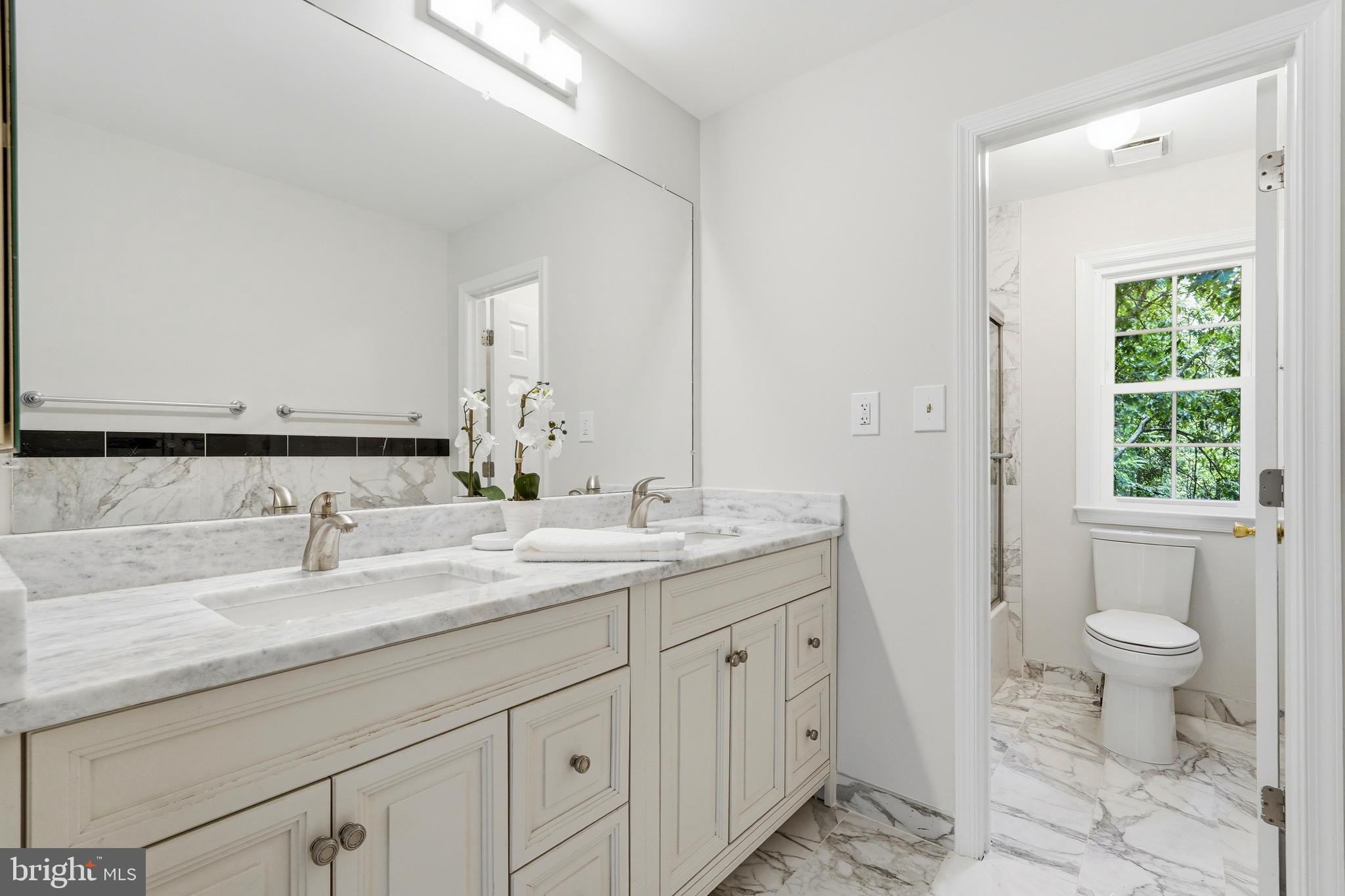 ASHBURN VILLAGE - Residential